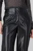 Pantalon recto efecto piel bolsillos sold by Shasa