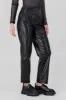Pantalon recto efecto piel bolsillos sold by Shasa