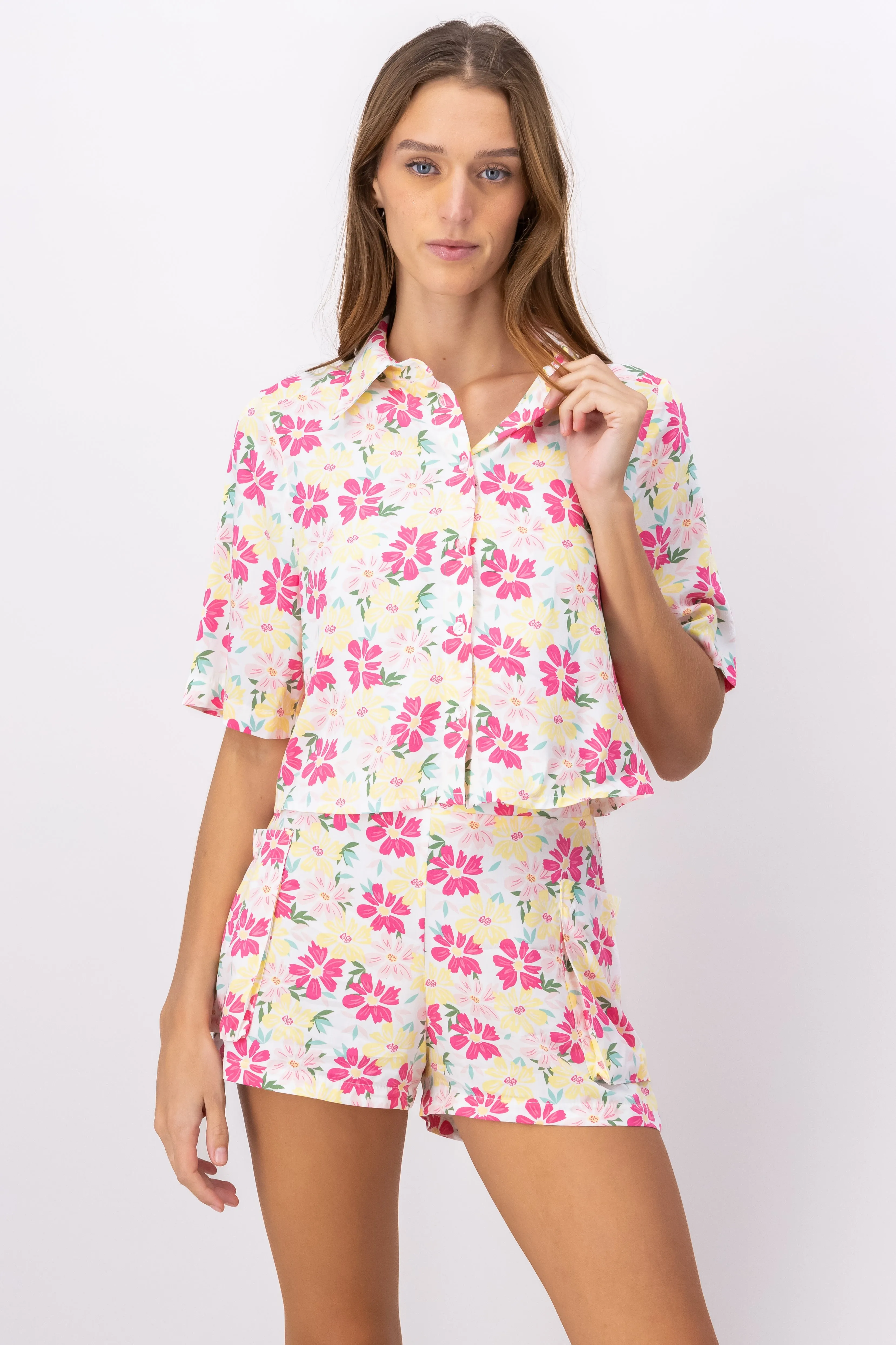 Camisa crop detalle estampado sold by Shasa