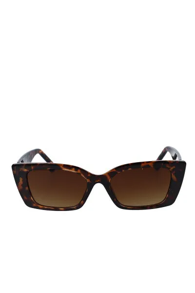 Lentes sol geométricos sold by Shasa