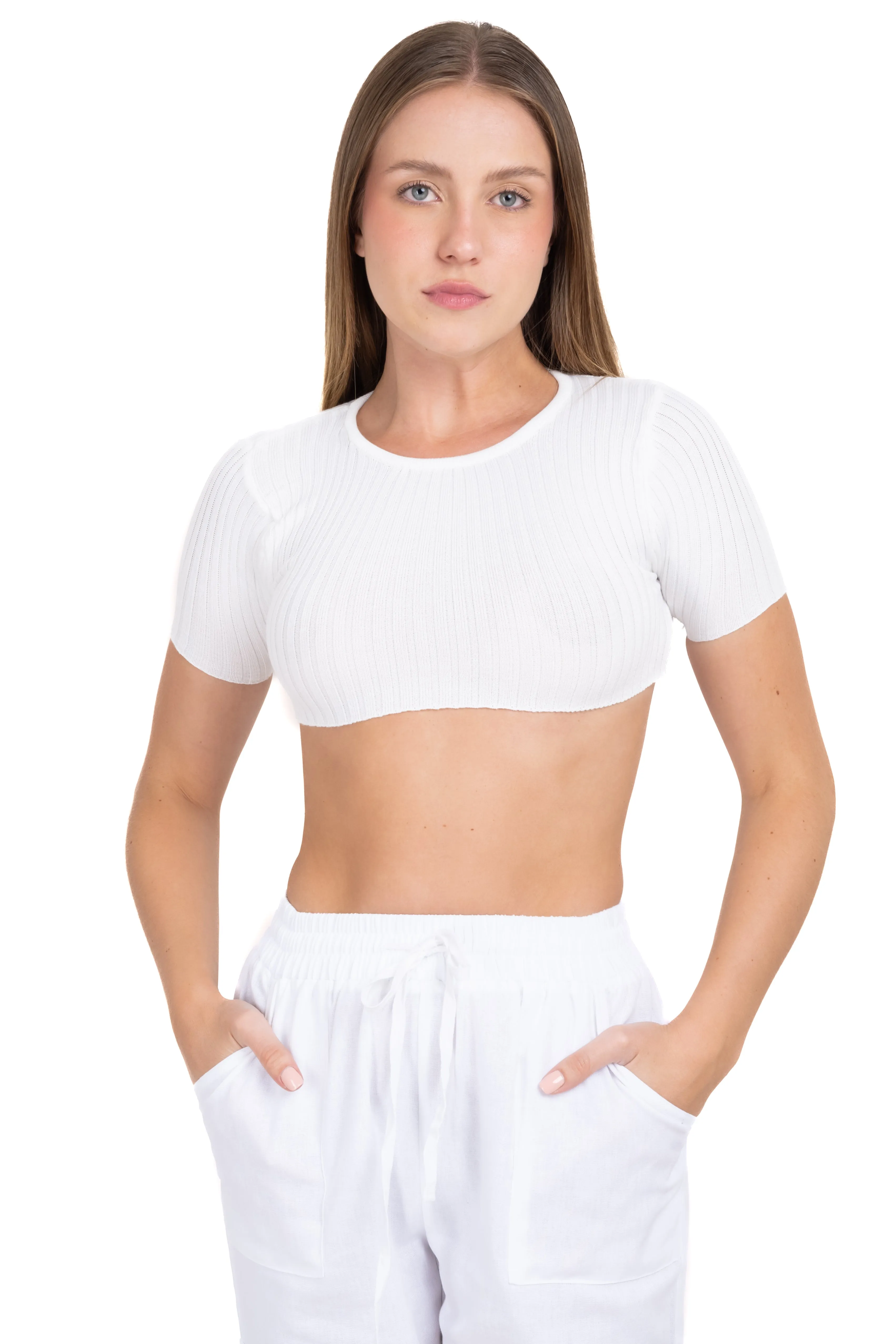 Top crop tejido manga corta sold by Shasa