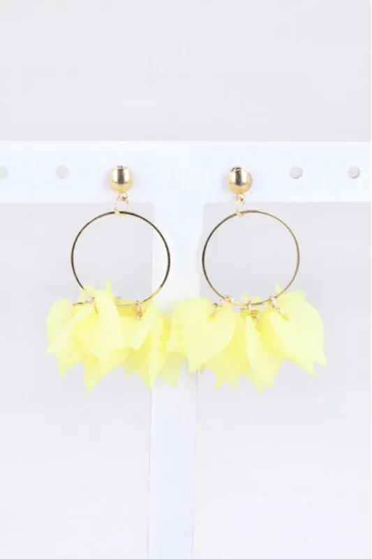 Aretes Largos Pétalos sold by Shasa