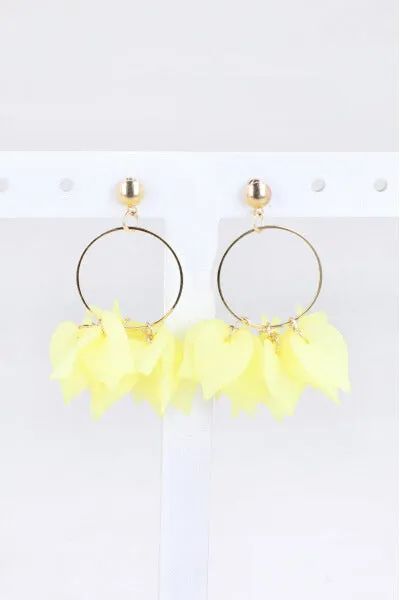 Aretes Largos Pétalos sold by Shasa