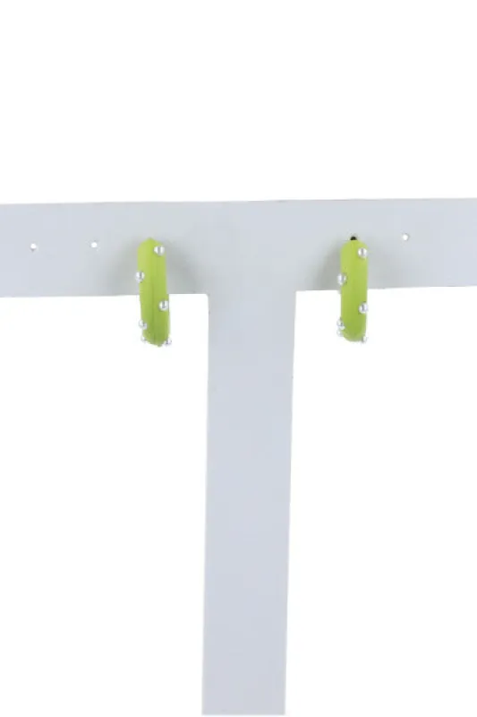 Arracadas aplicaciones perlas sold by Shasa