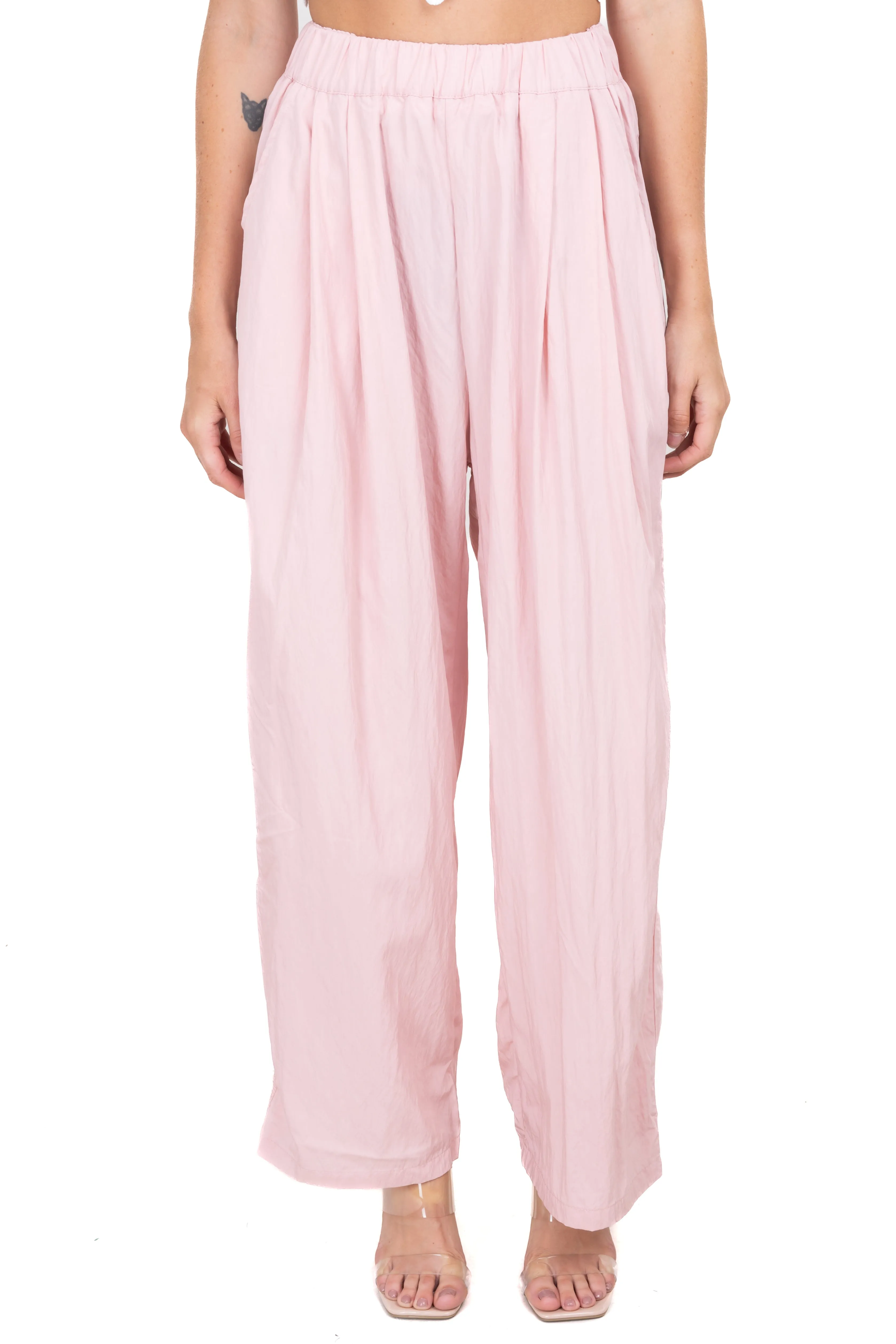 Pantalón amplio plisado frontal sold by Shasa