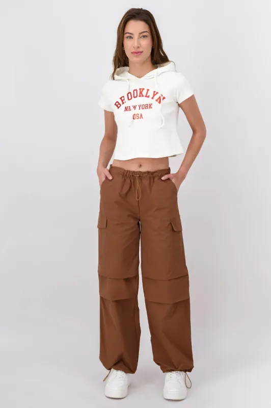 Pantalón parachute bolsillos cargo sold by Shasa