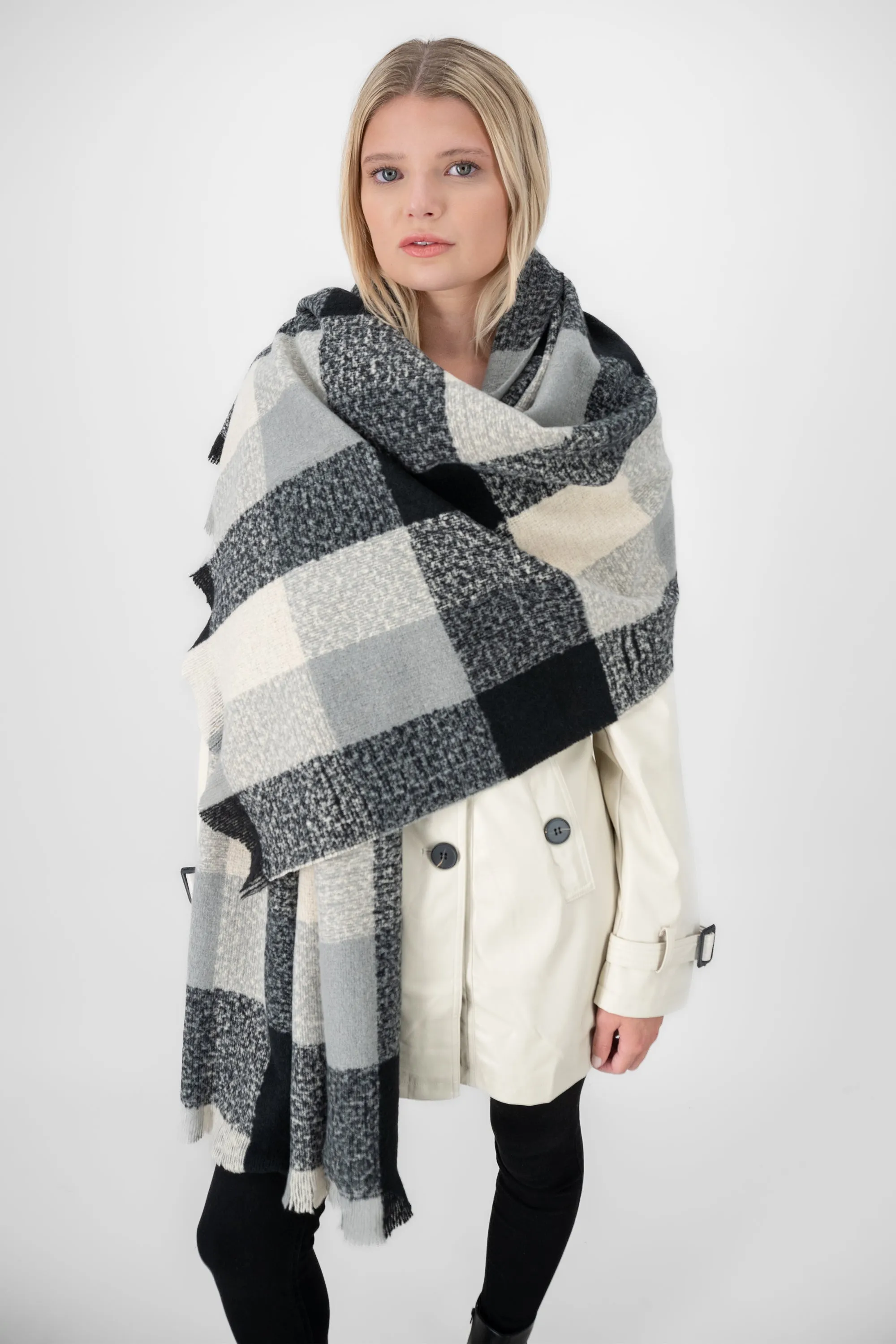 Bufanda maxi cuadros sold by Shasa product image thumbnail 2