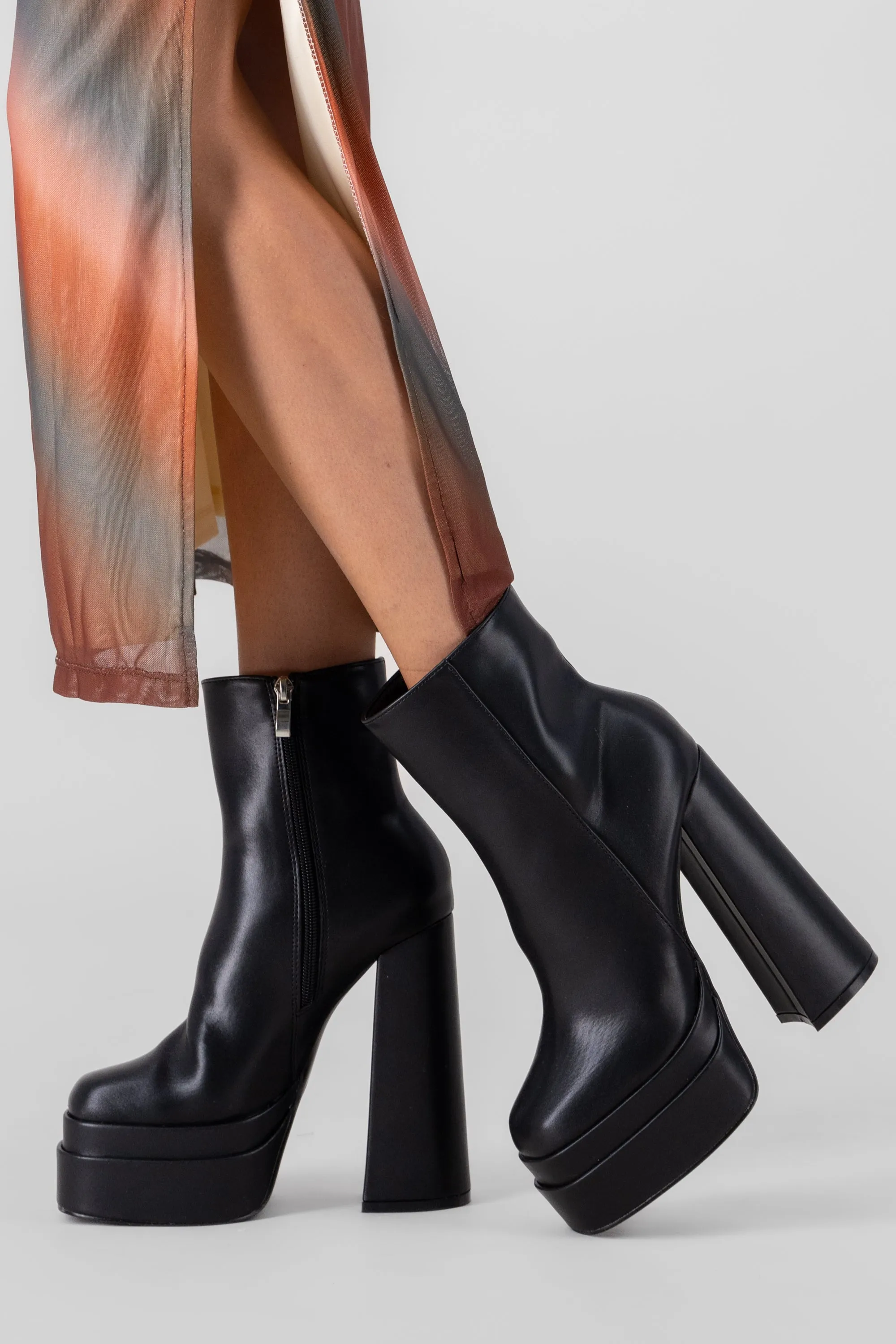 Botín efecto piel doble plataforma sold by Shasa