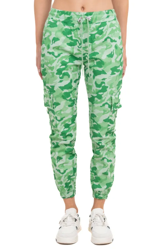 Jeans cargo cintura alta camuflaje cordón sold by Shasa