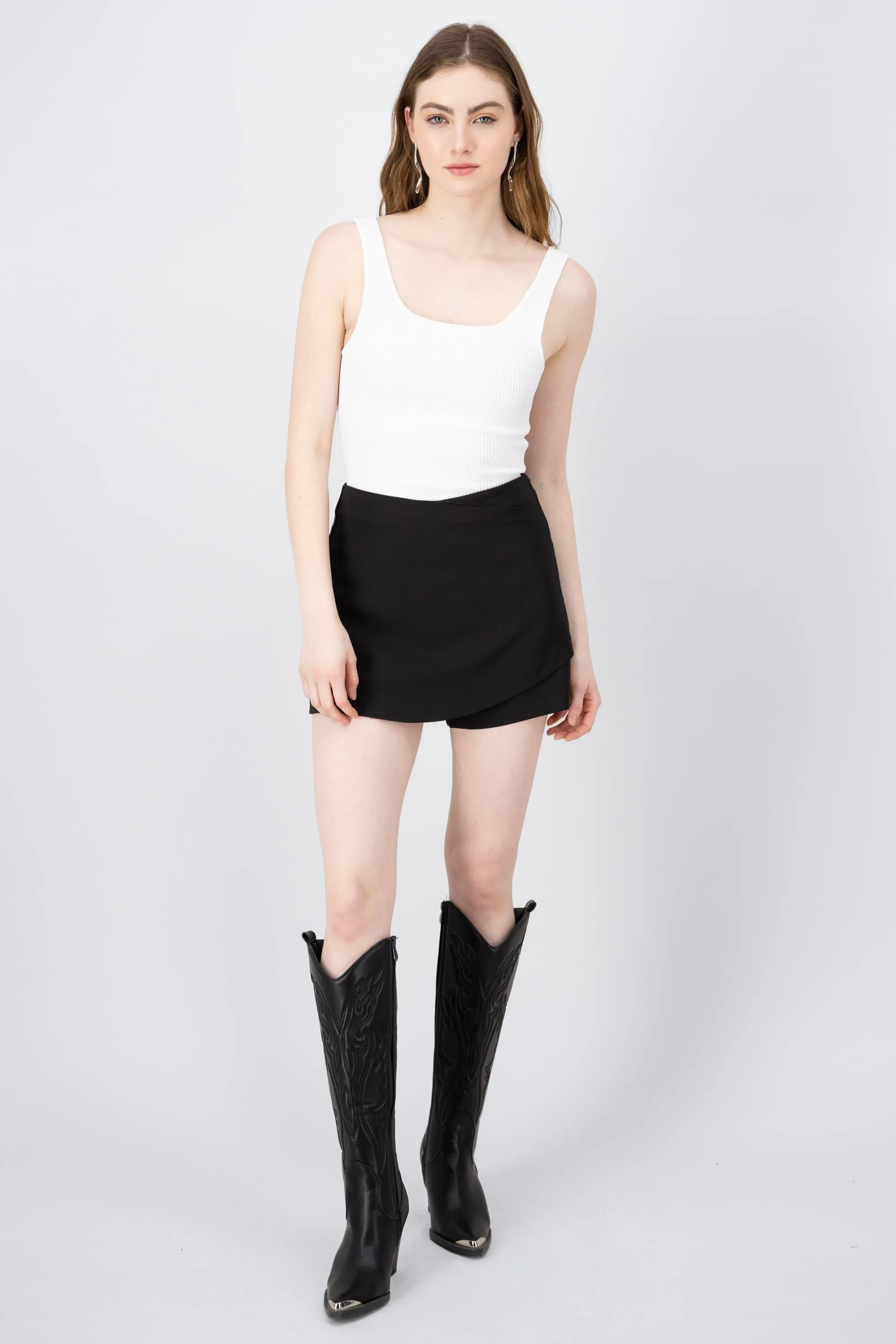 Falda short cruzada sold by Shasa