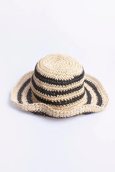 Gorro pescador tejido líneas sold by Shasa