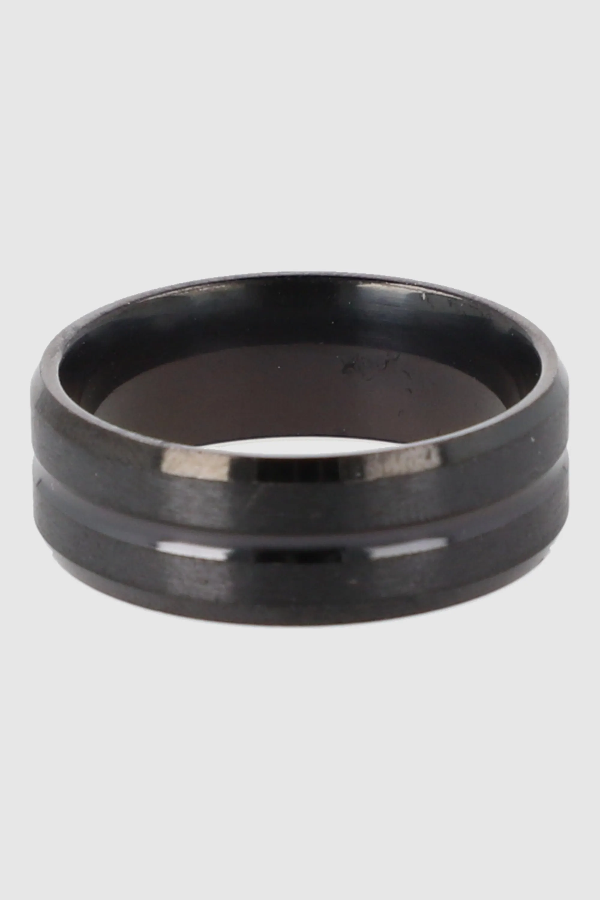 Anillo metálico líneas sold by Shasa