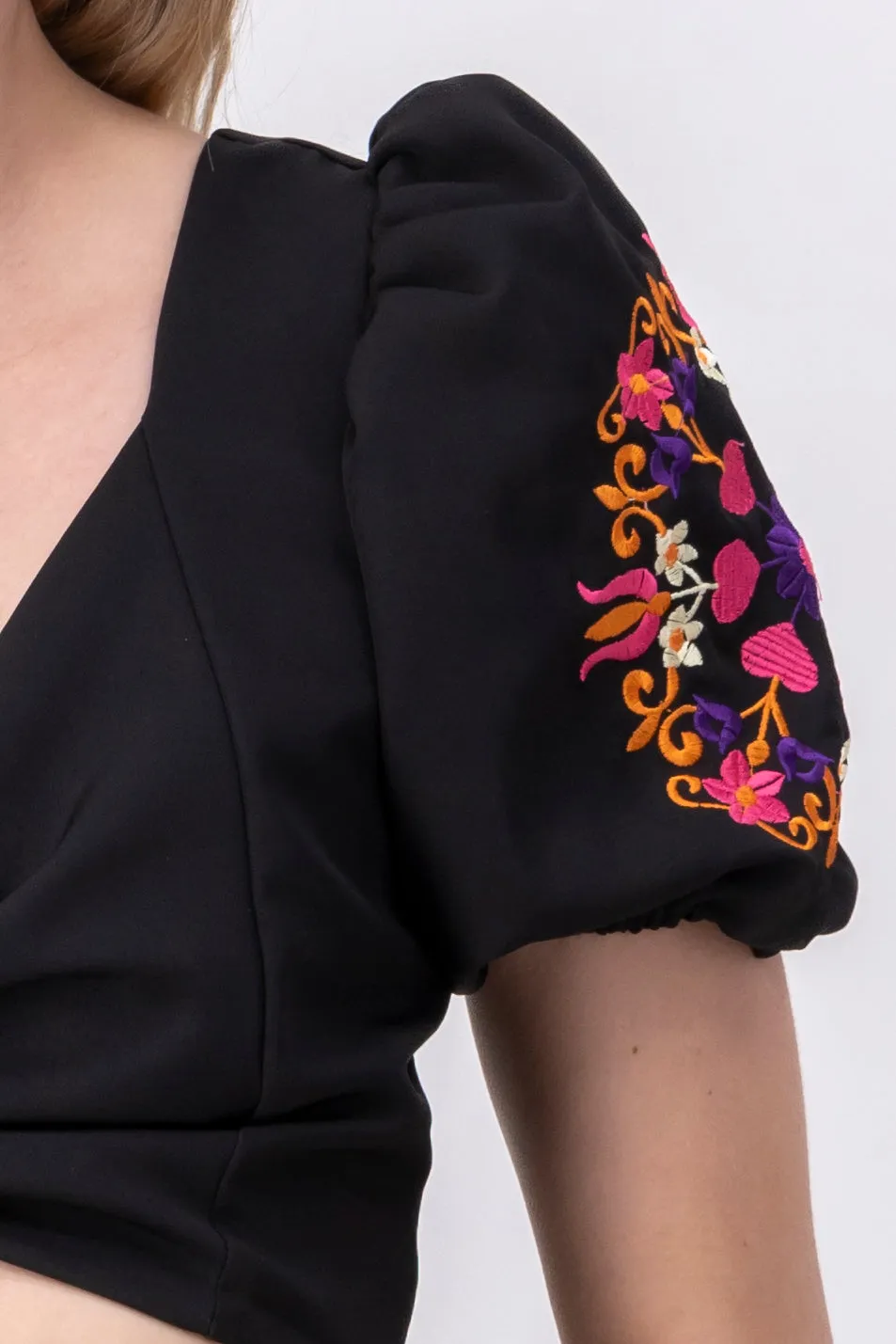 Top crop manga bordada sold by Shasa product image thumbnail 5