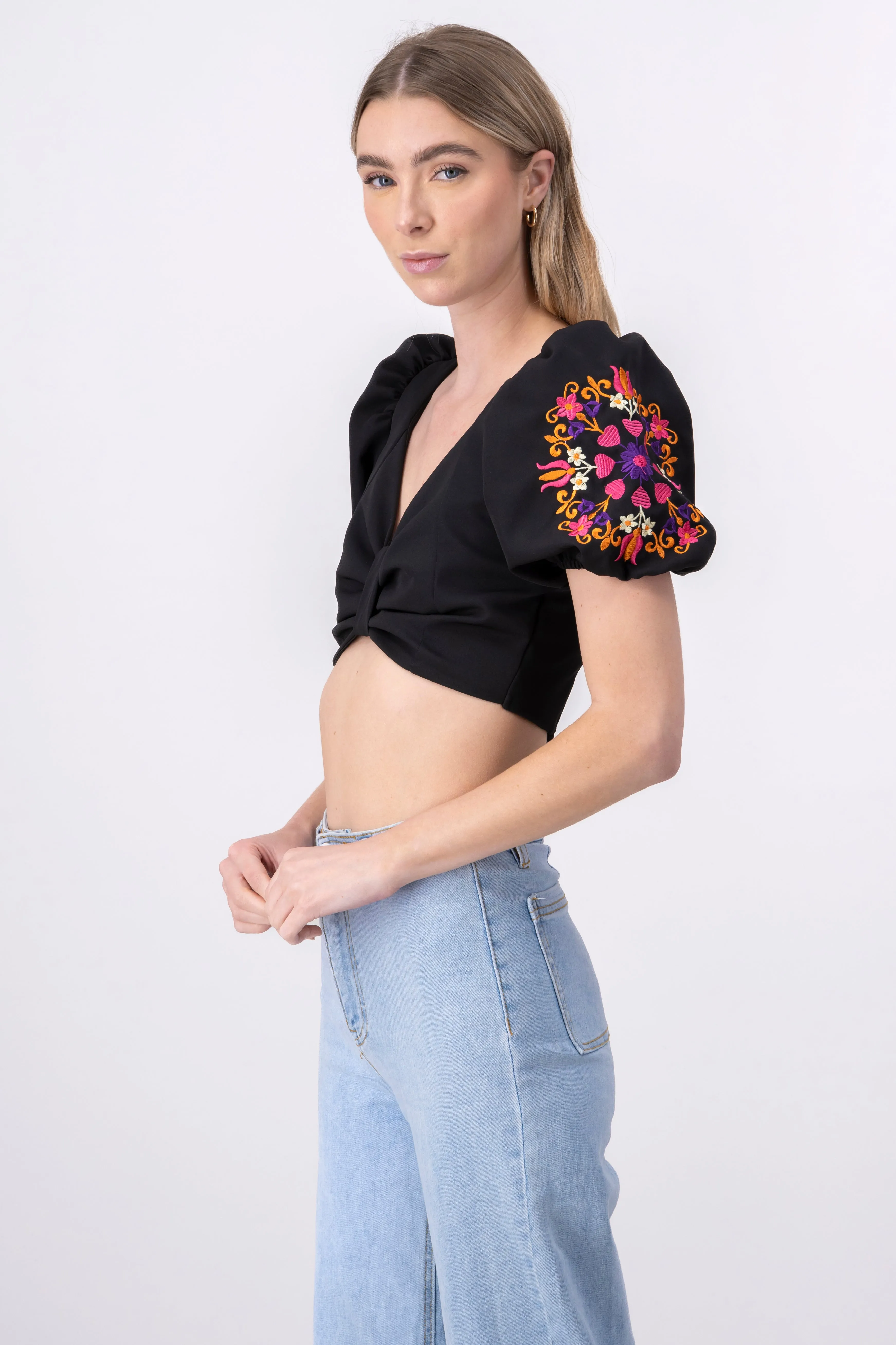 Top crop manga bordada sold by Shasa product image thumbnail 3