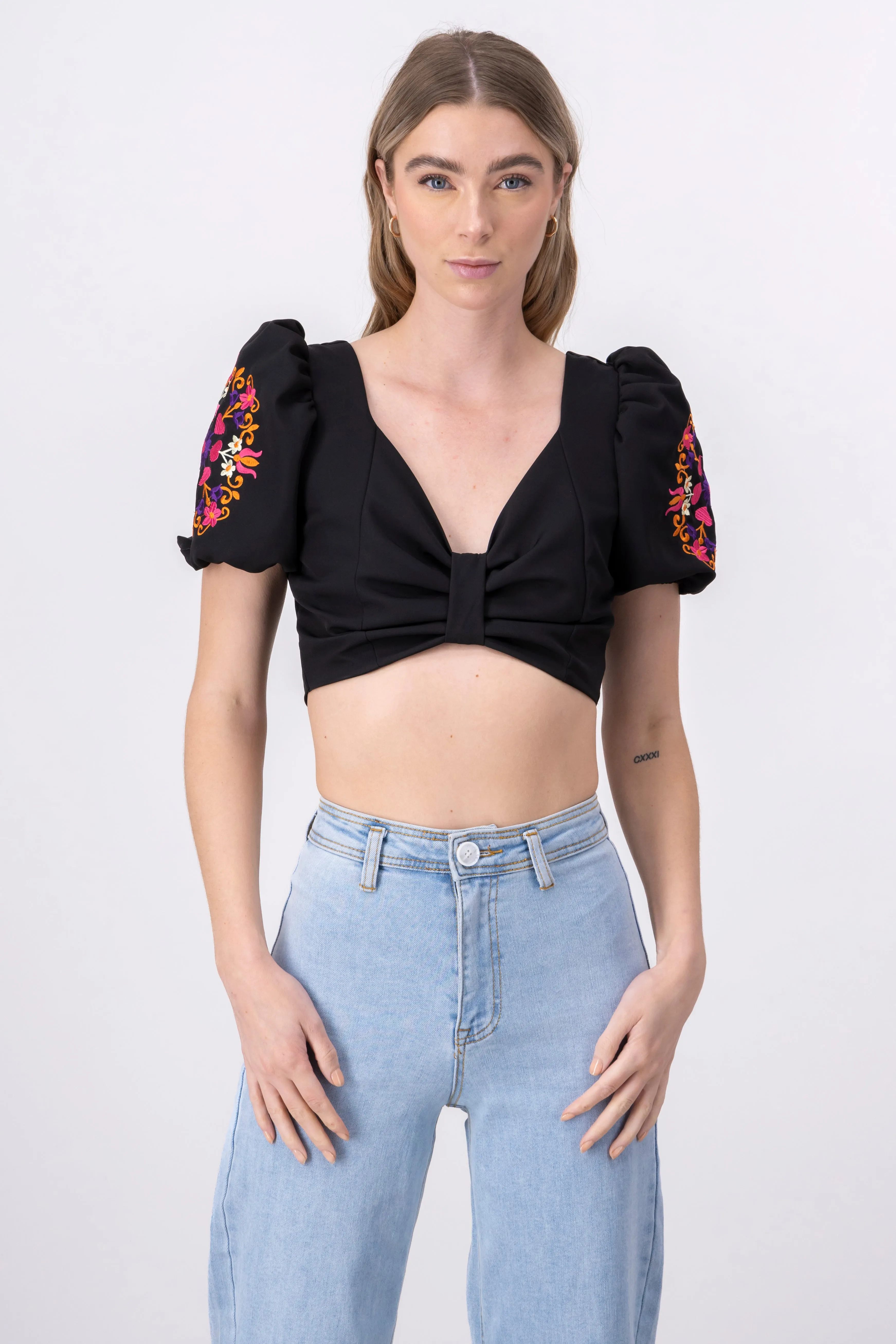 Top crop manga bordada sold by Shasa product image thumbnail 2