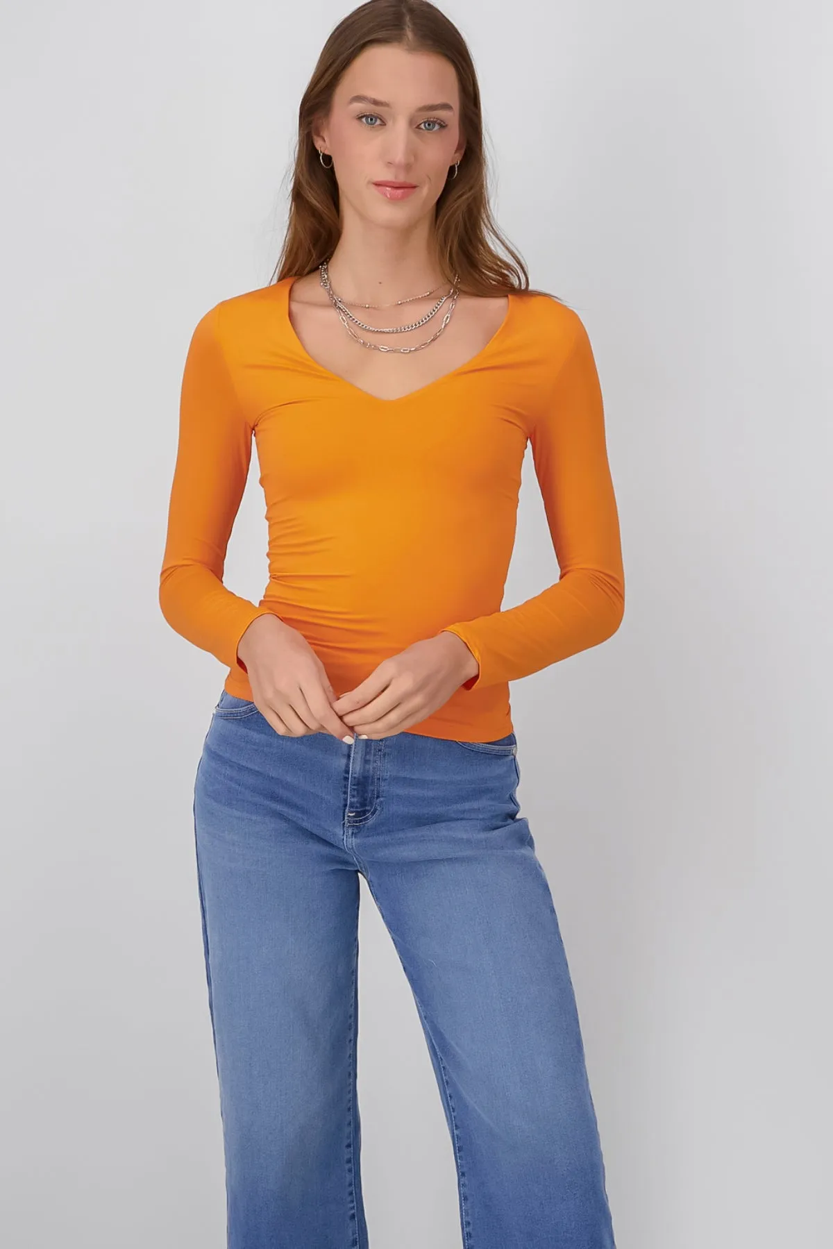 Top manga larga escote v sold by Shasa