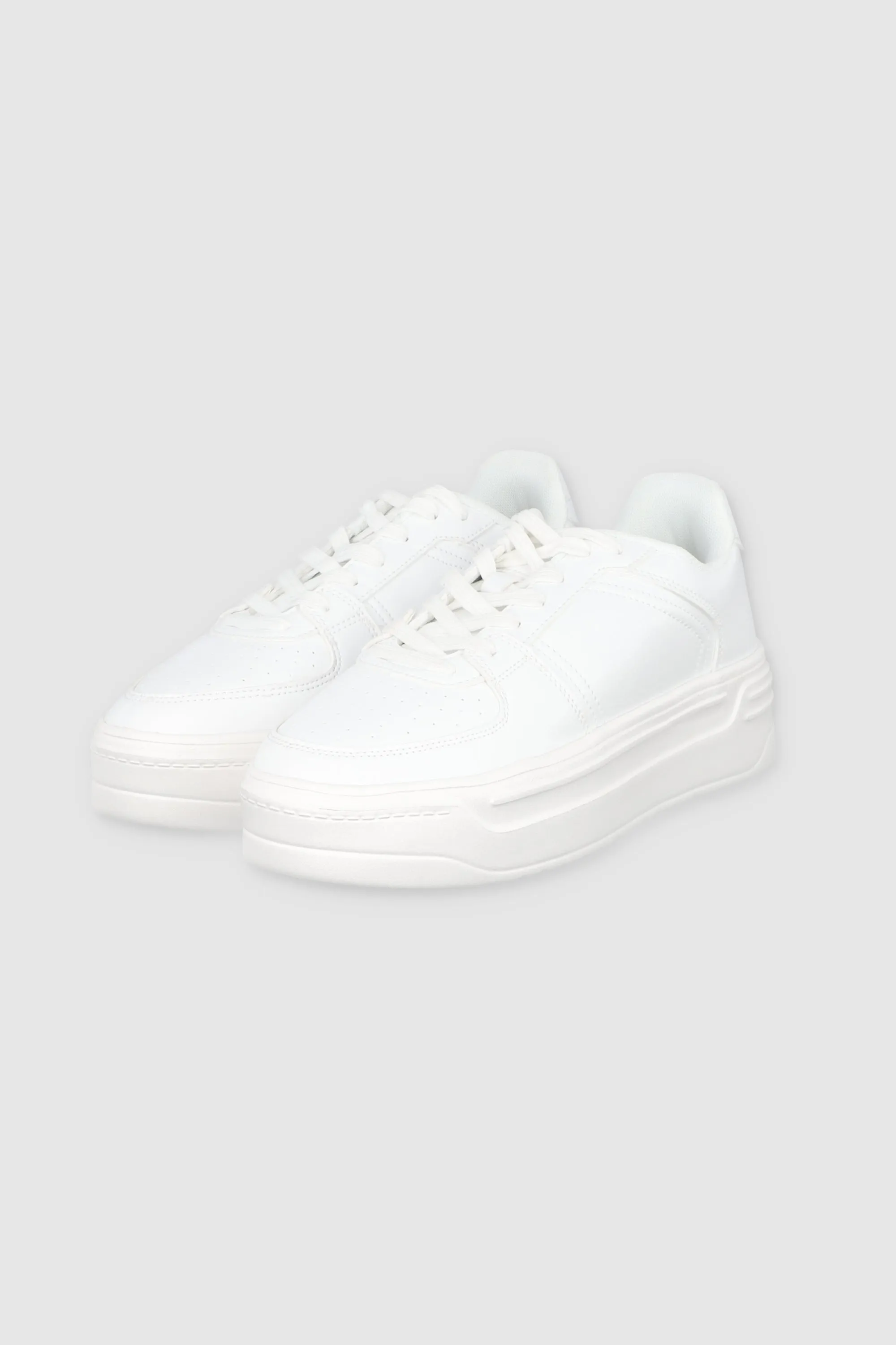 Tenis retro perforado plataforma sold by Shasa