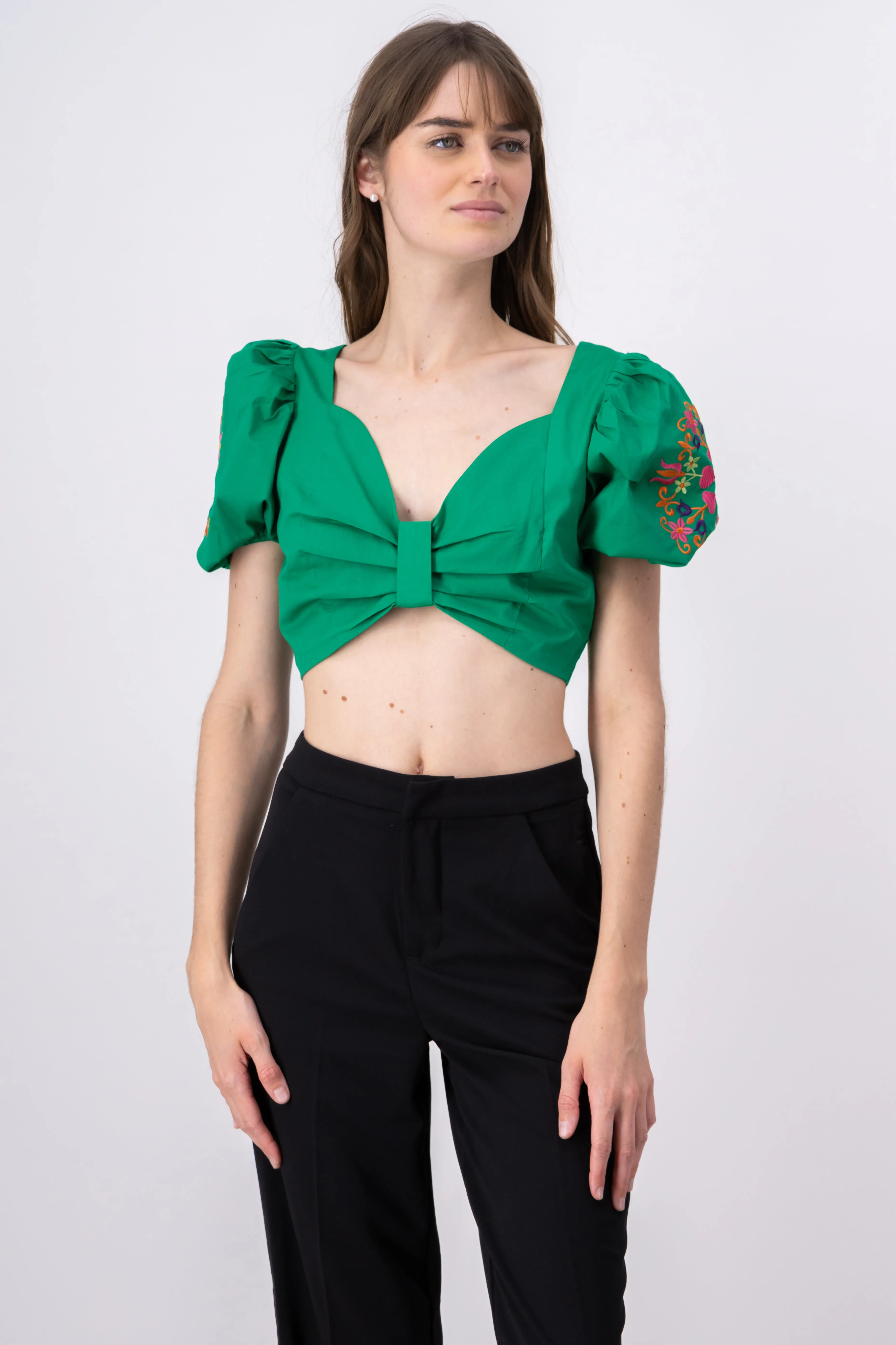 Top mangas abullonadas detalle bordado sold by Shasa product image thumbnail 2