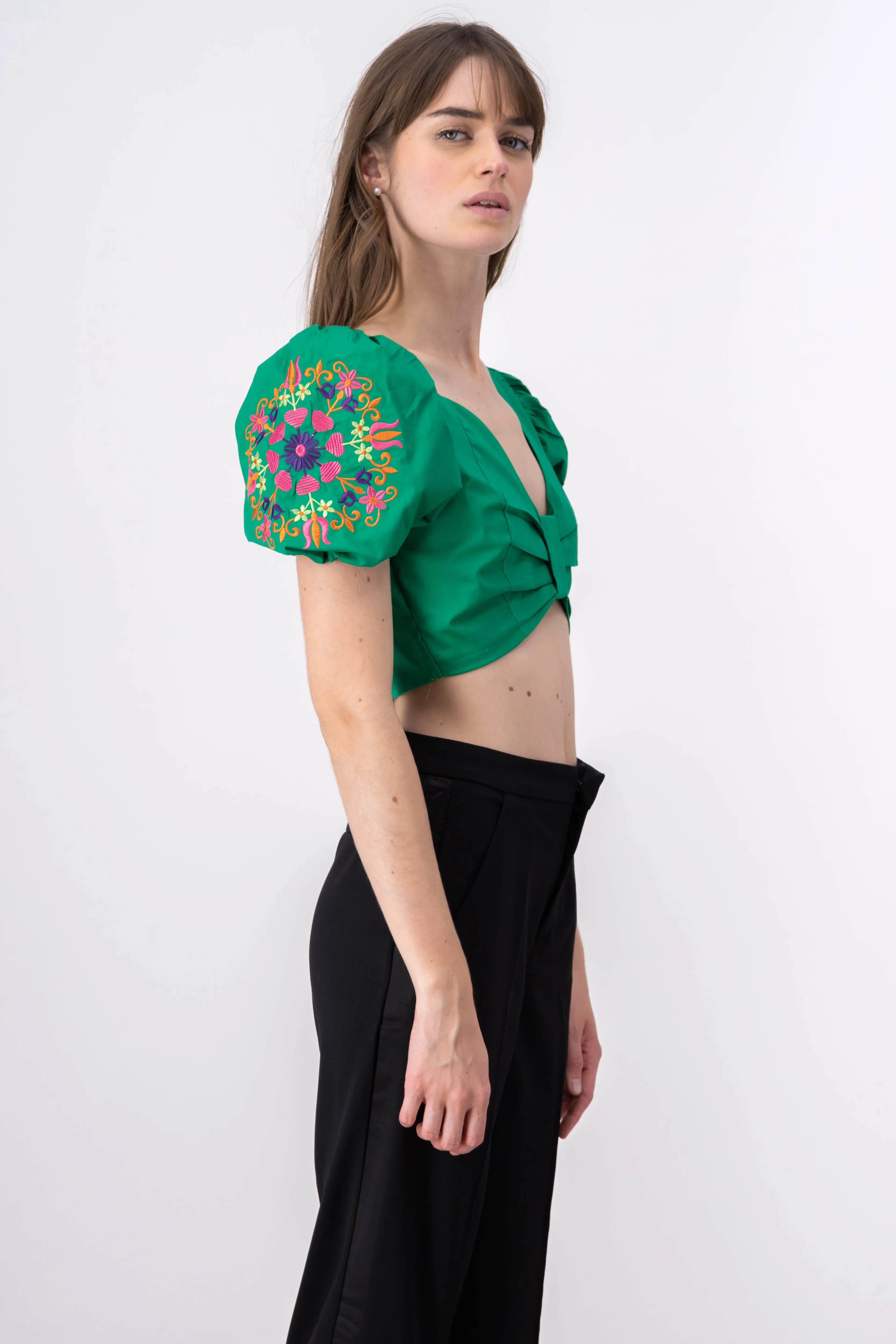 Top mangas abullonadas detalle bordado sold by Shasa product image thumbnail 3