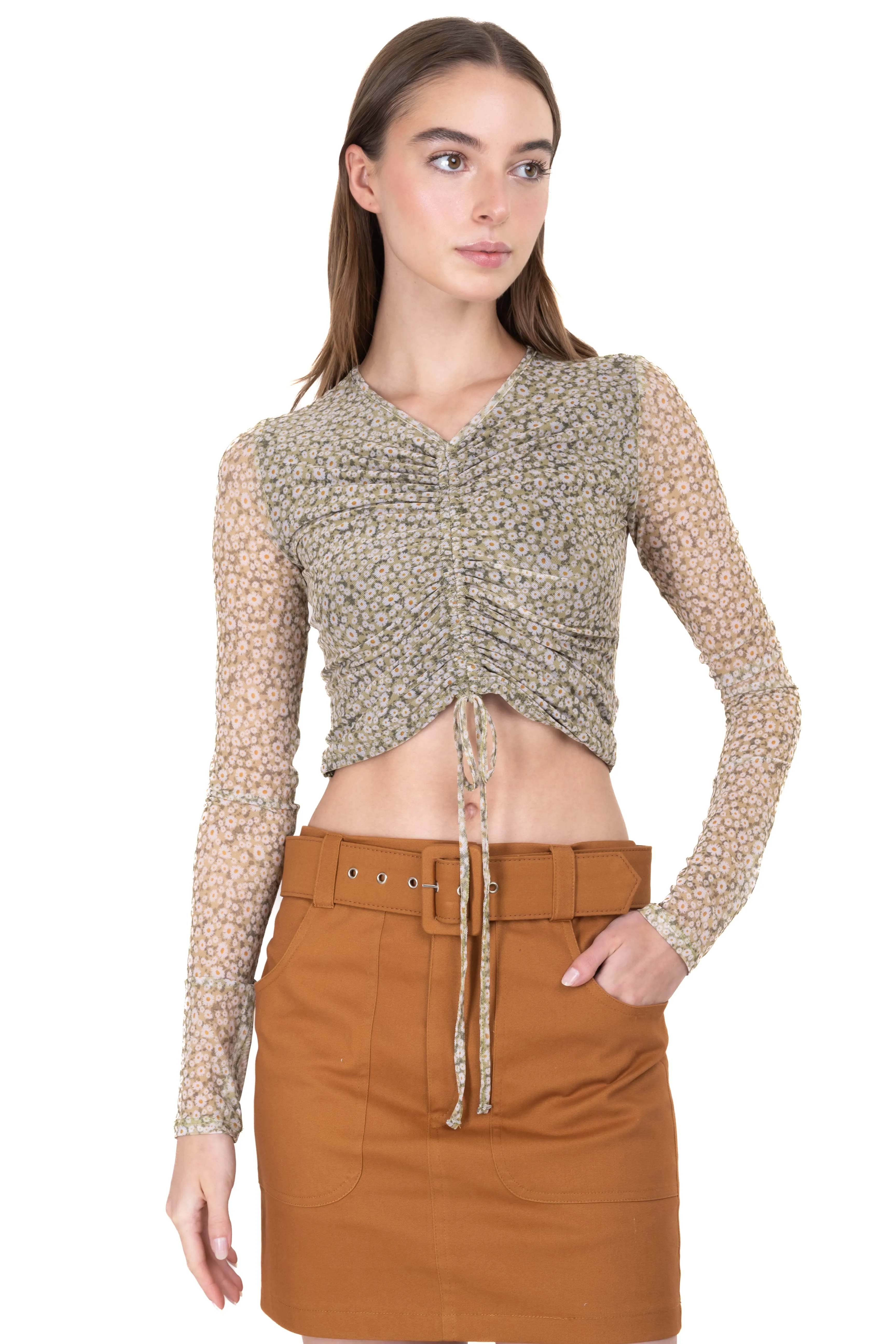 Top mesh flores fruncido pecho sold by Shasa