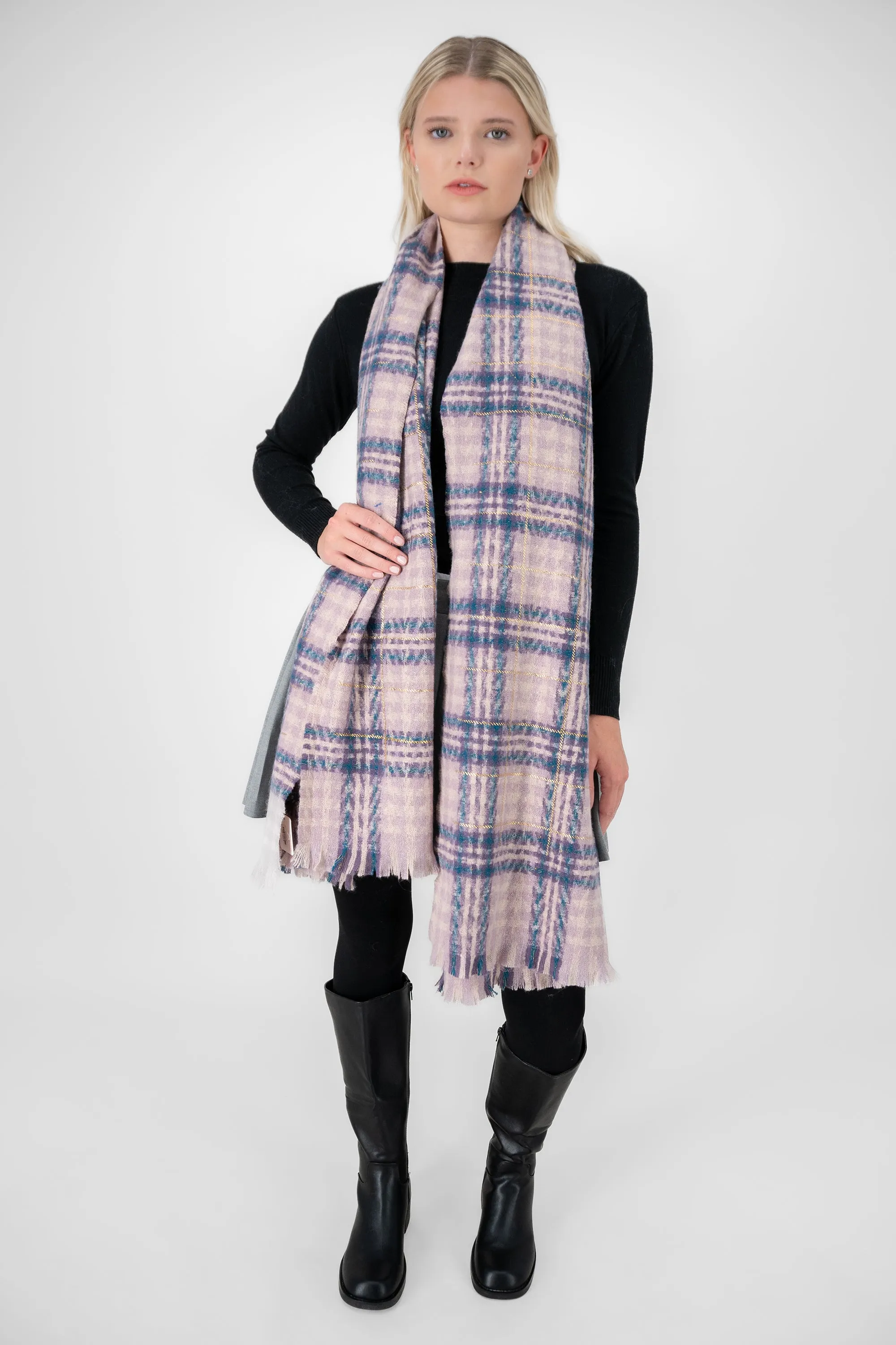 Bufanda tejida cuadros sold by Shasa product image thumbnail 2