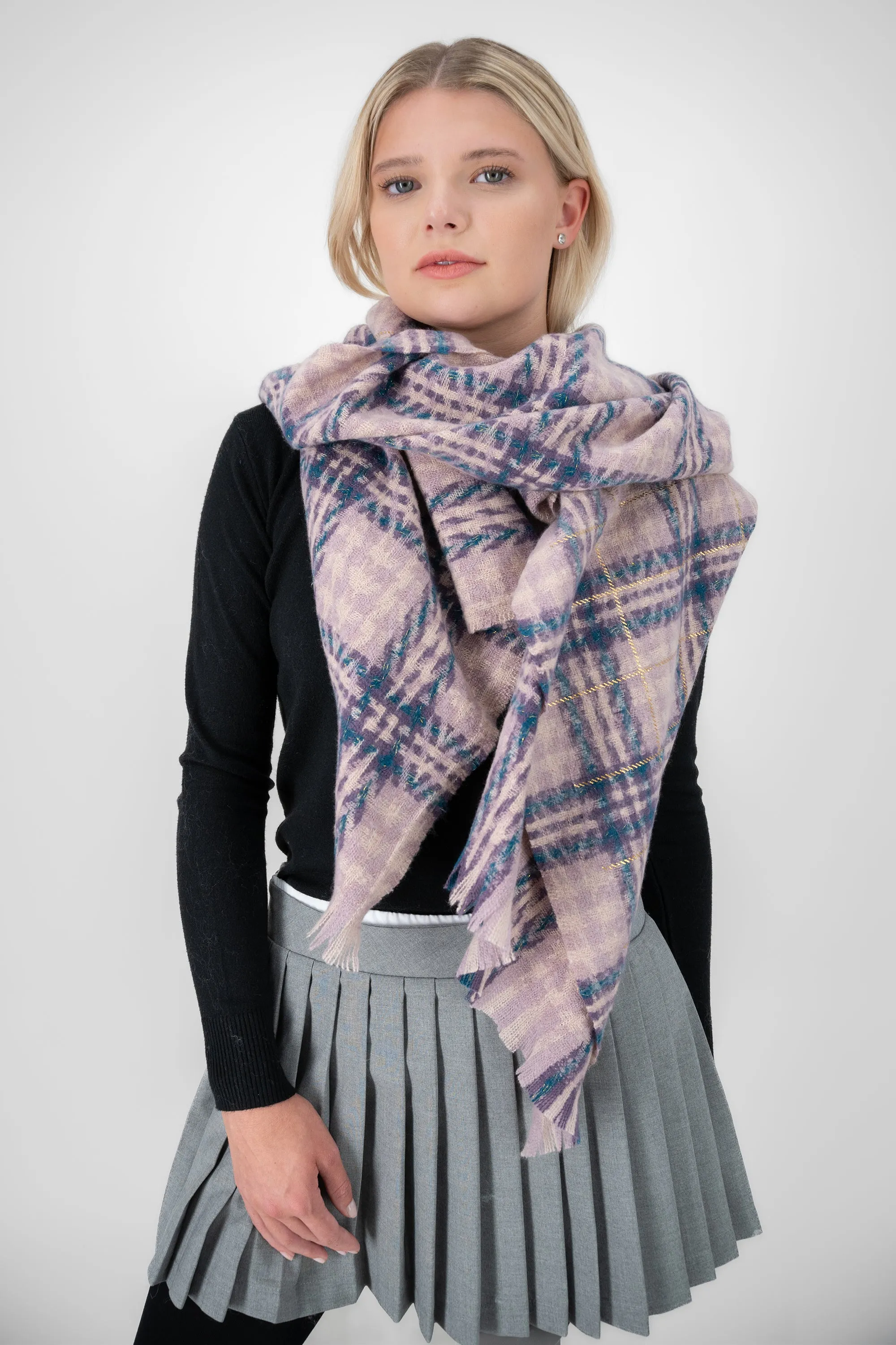 Bufanda tejida cuadros sold by Shasa