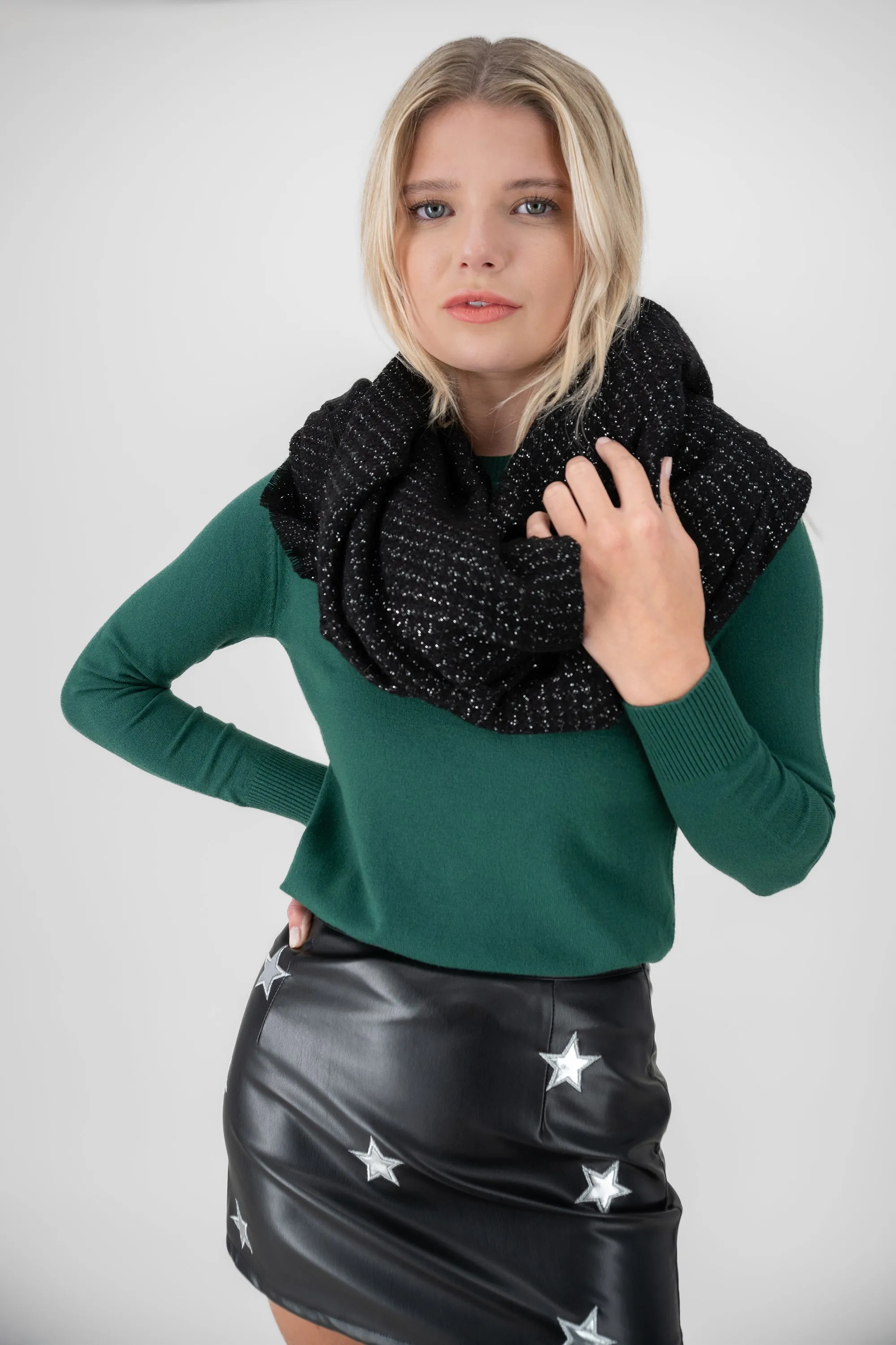 Bufanda detalle lurex sold by Shasa