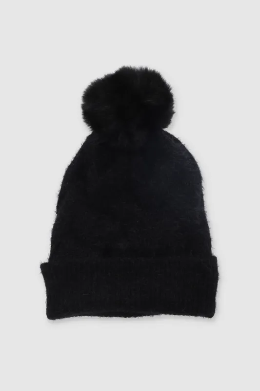 Gorro tejido pompón sold by Shasa