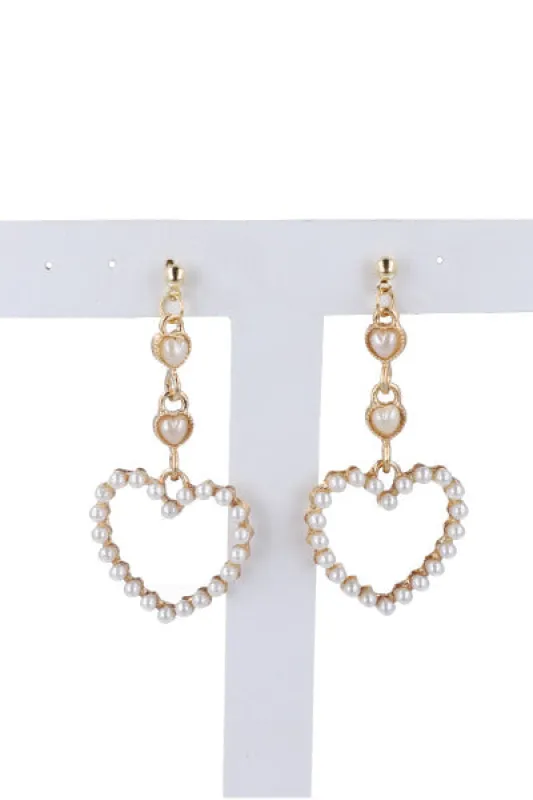 Aretes midi corazones perlas sold by Shasa