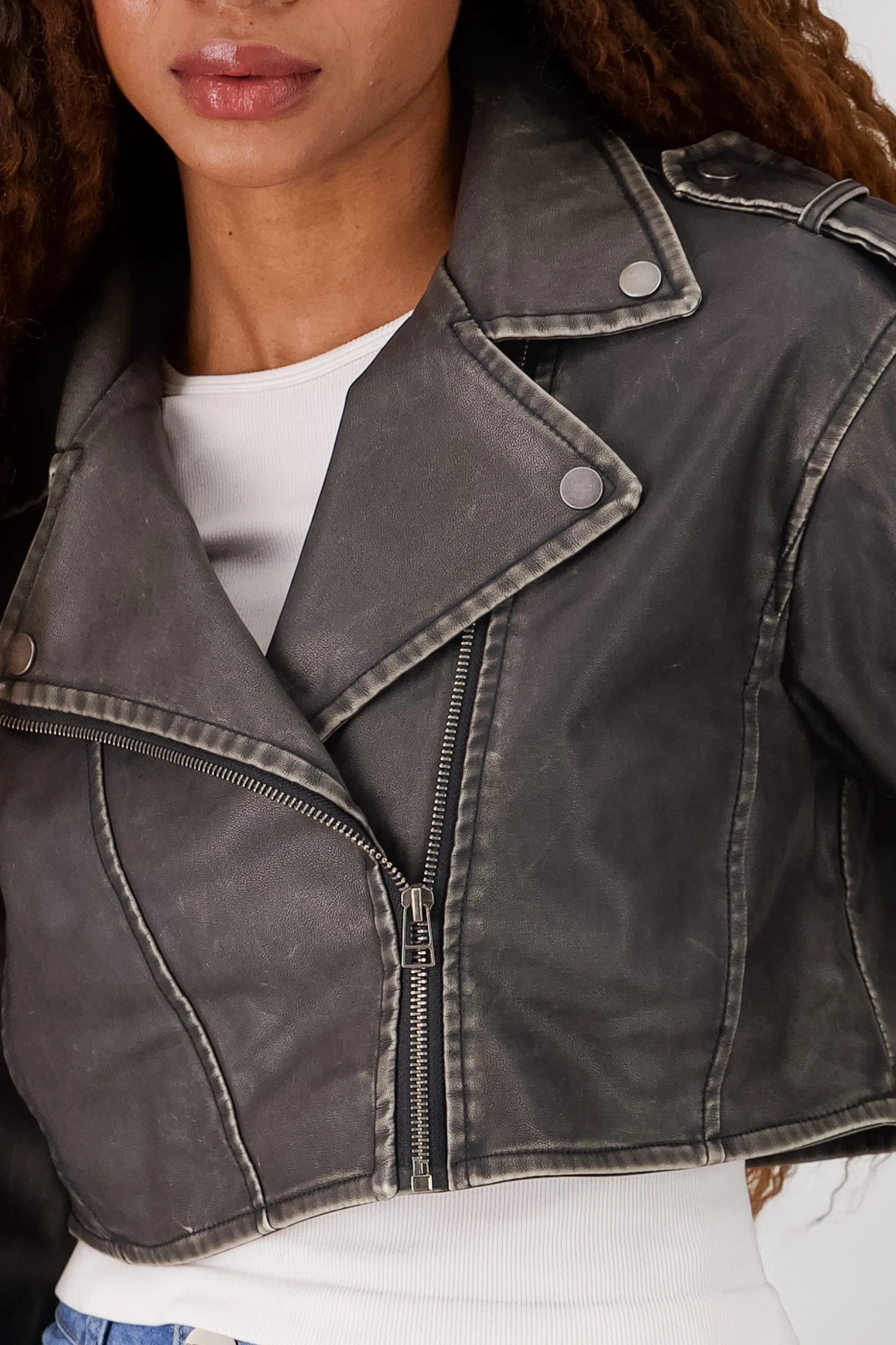 Chamarra biker crop desgaste sold by Shasa product image thumbnail 5