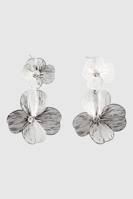 ARETES FLORES CALADAS sold by Shasa