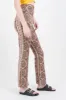 Pantalon tipo flare estampado tribal sold by Shasa