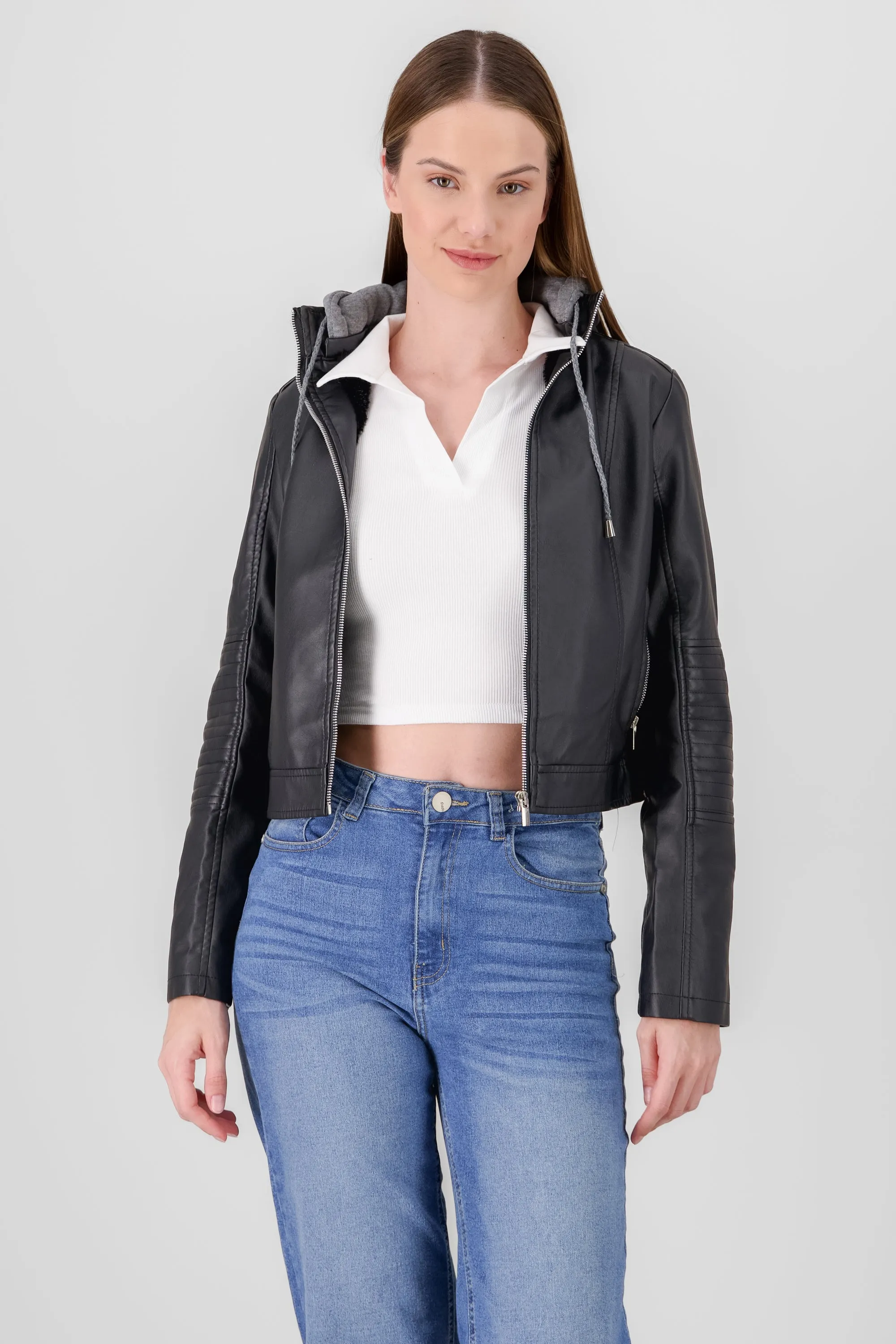 Chamarra efecto piel con gorro sold by Shasa