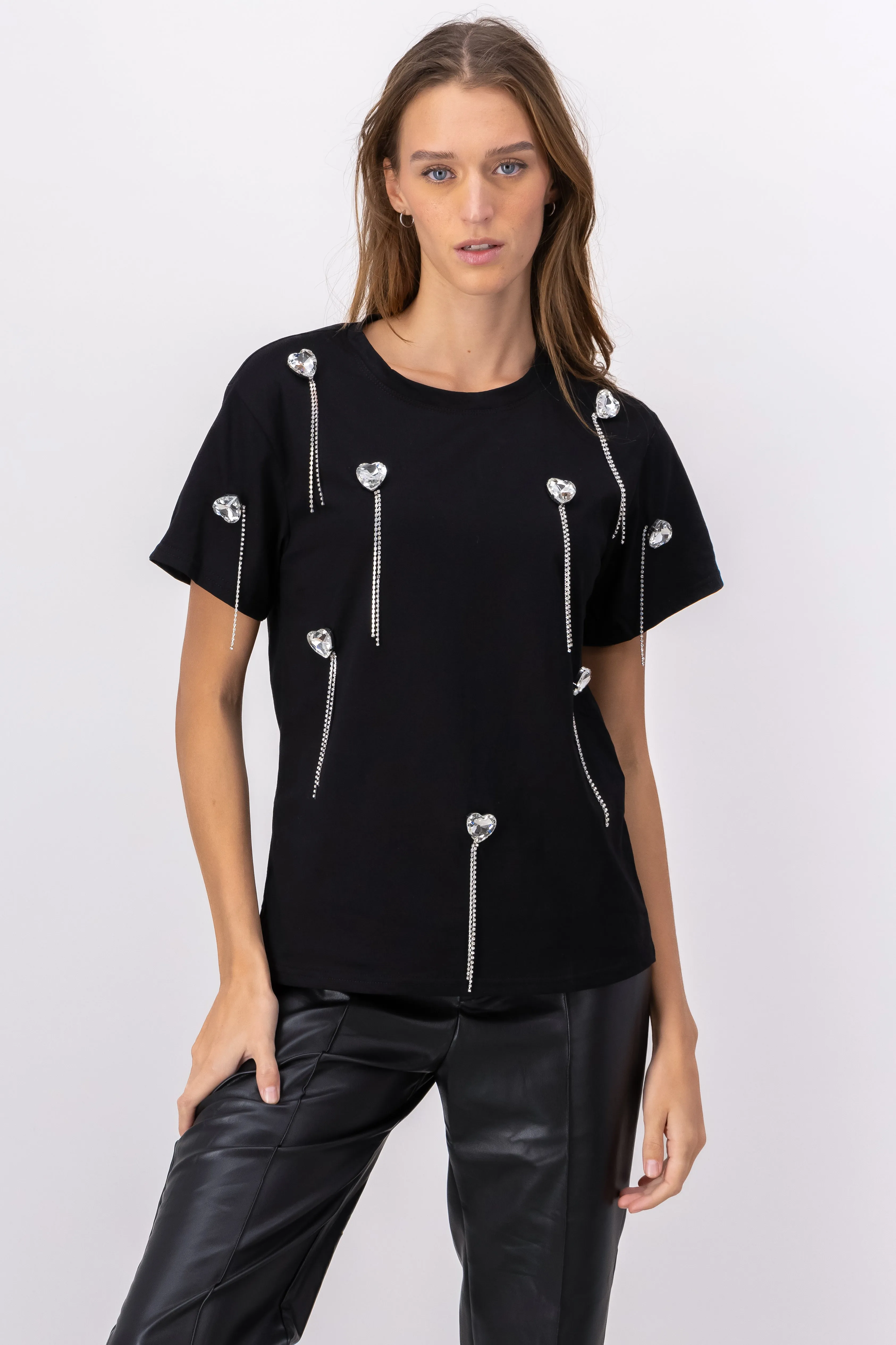 T-shirt manga corta detalle corazones sold by Shasa