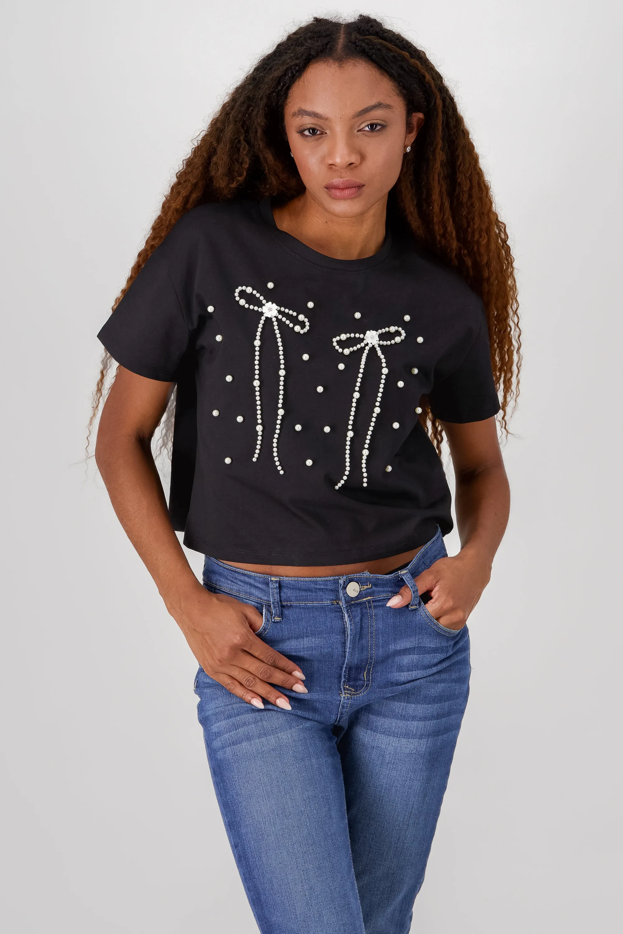 Playera manga corta detalle moños perlas sold by Shasa