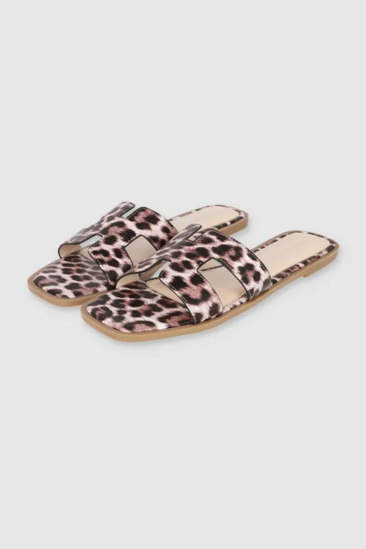 Sandalia greca animal print sold by Shasa