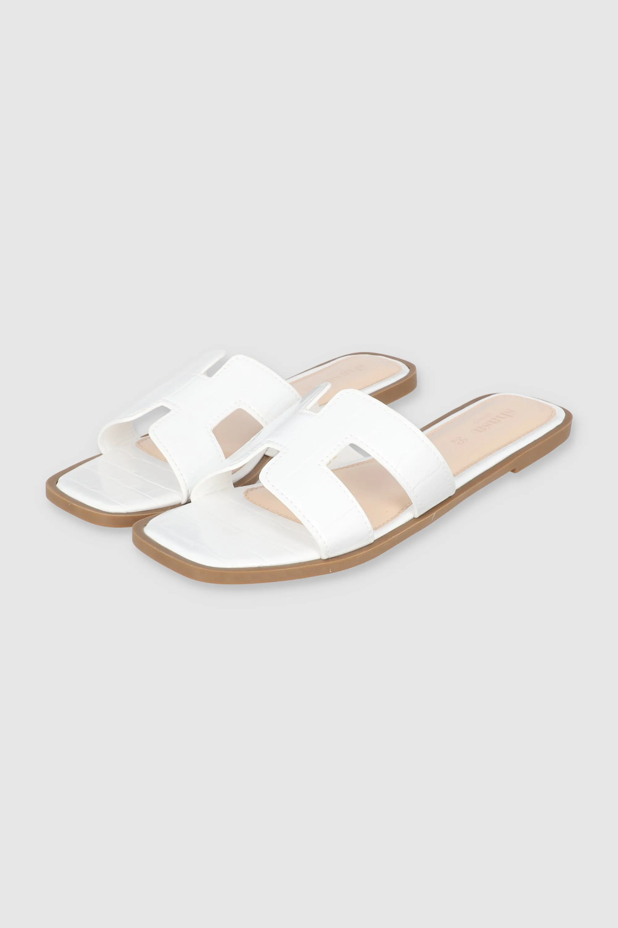 Sandalia graca croco sold by Shasa