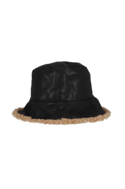 Bucket hat efecto piel sold by Shasa