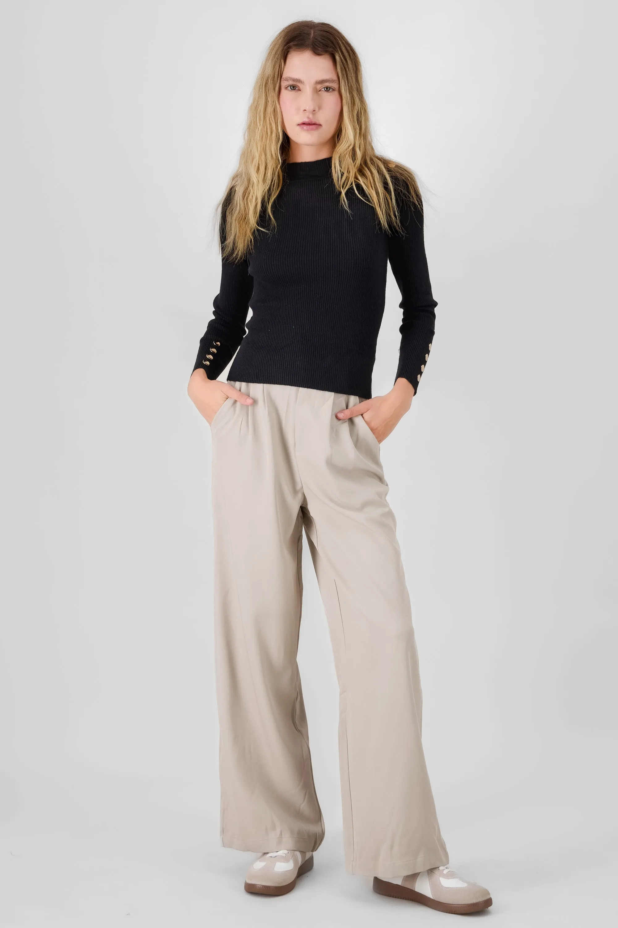 Pantalon amplio detalle doble boton sold by Shasa