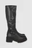 Bota suela dentada elástico sold by Shasa
