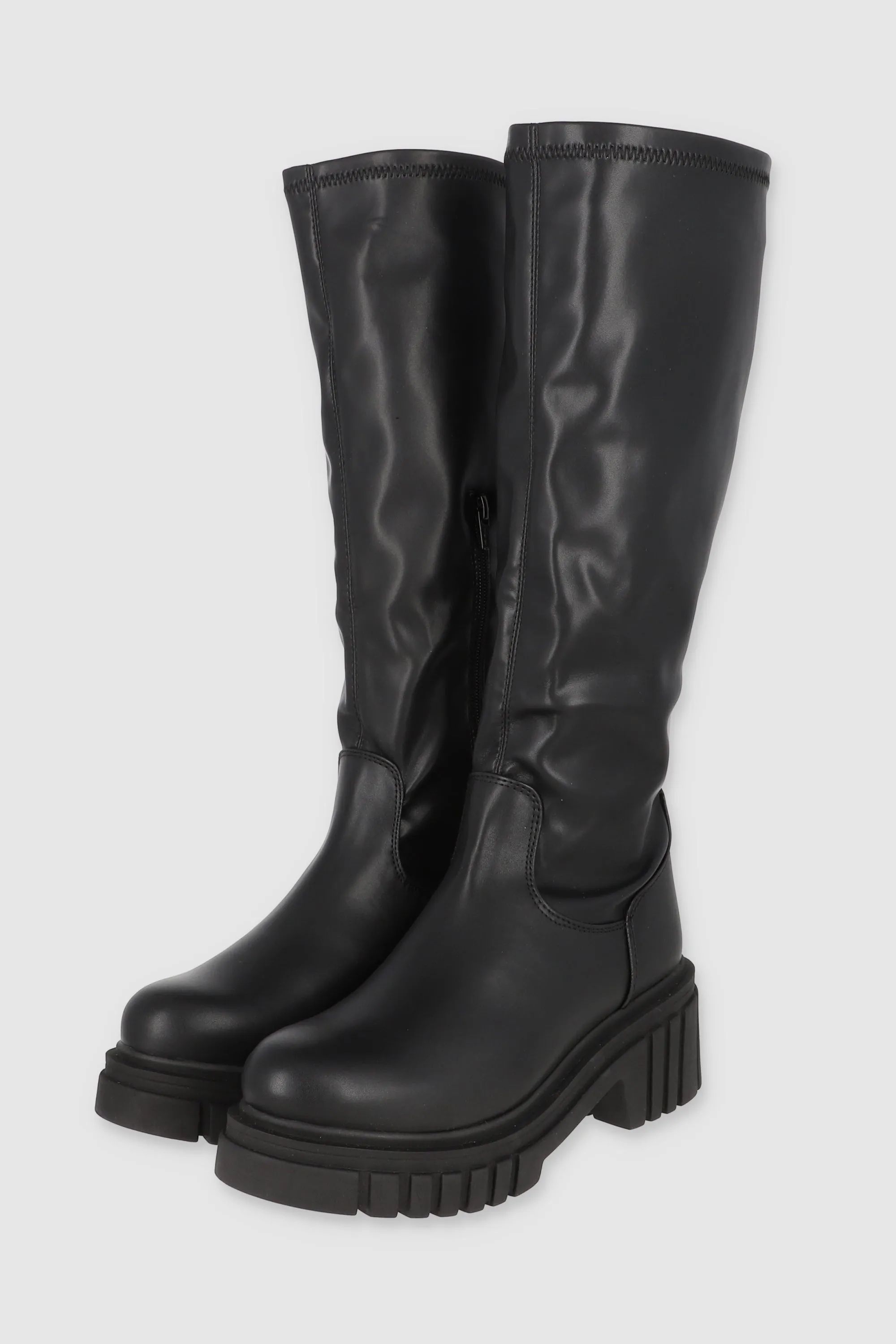 Bota suela dentada elástico sold by Shasa