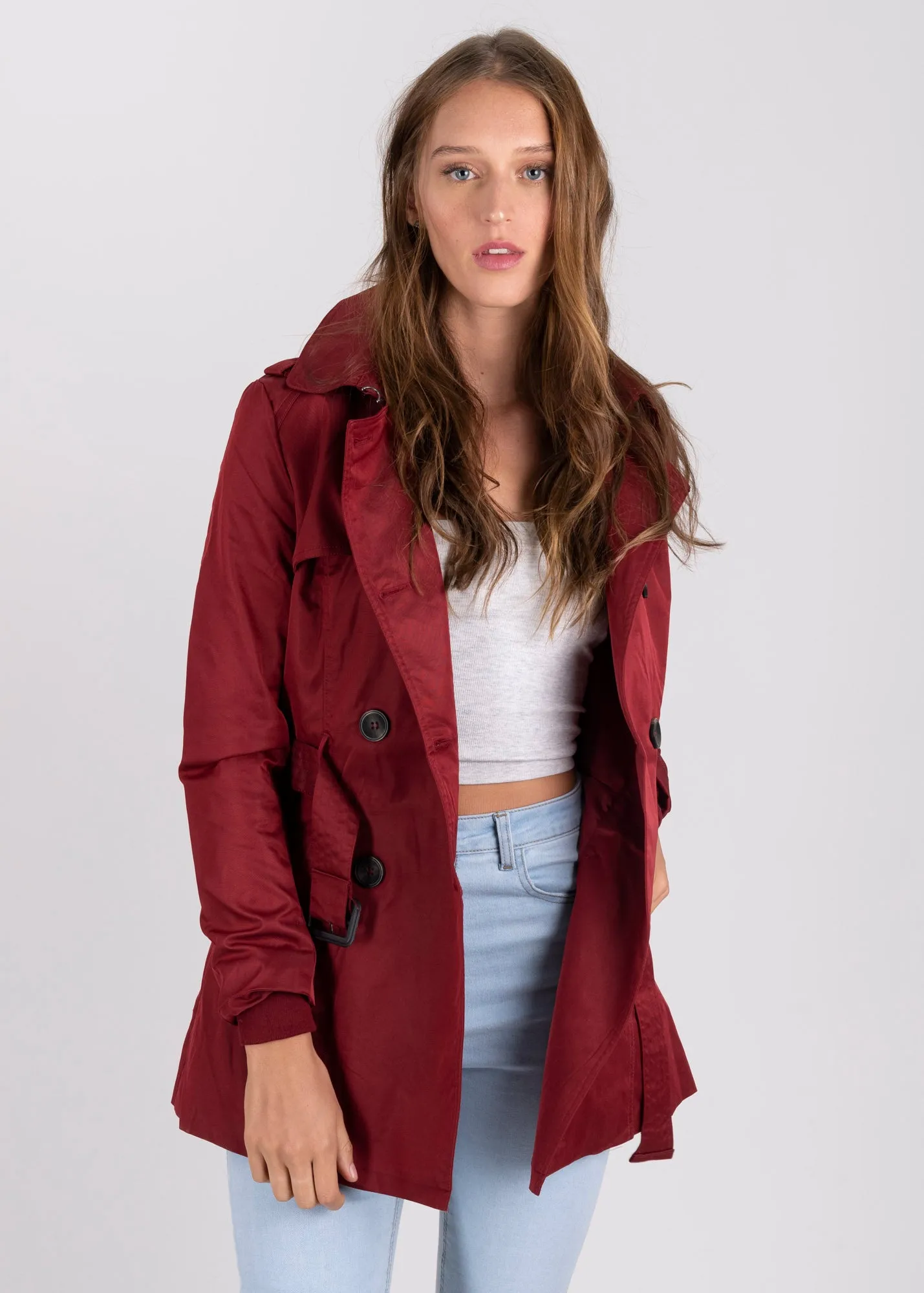 Gabardina corta cinturón botones sold by Shasa