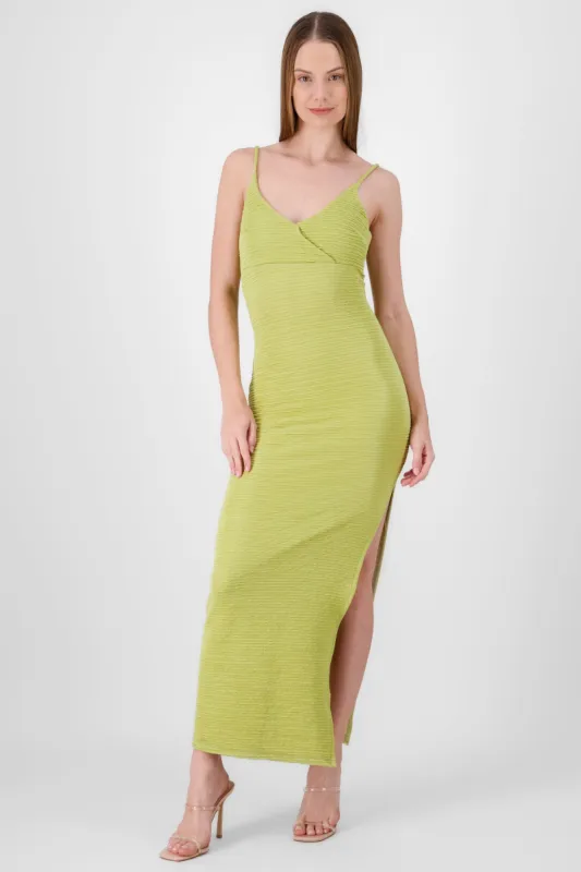 Vestido maxi escote v tirantes textura sold by Shasa