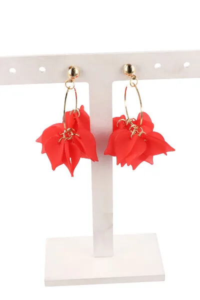 Aretes Largos Pétalos sold by Shasa