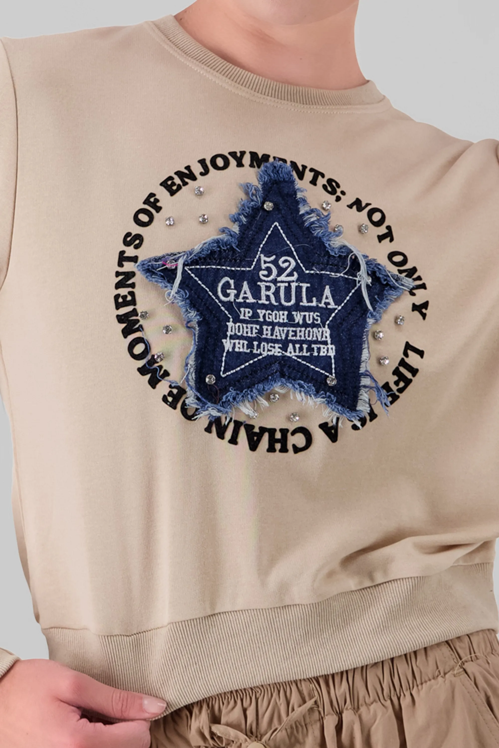 Sudadera cuello redondo detalle parche sold by Shasa product image thumbnail 5