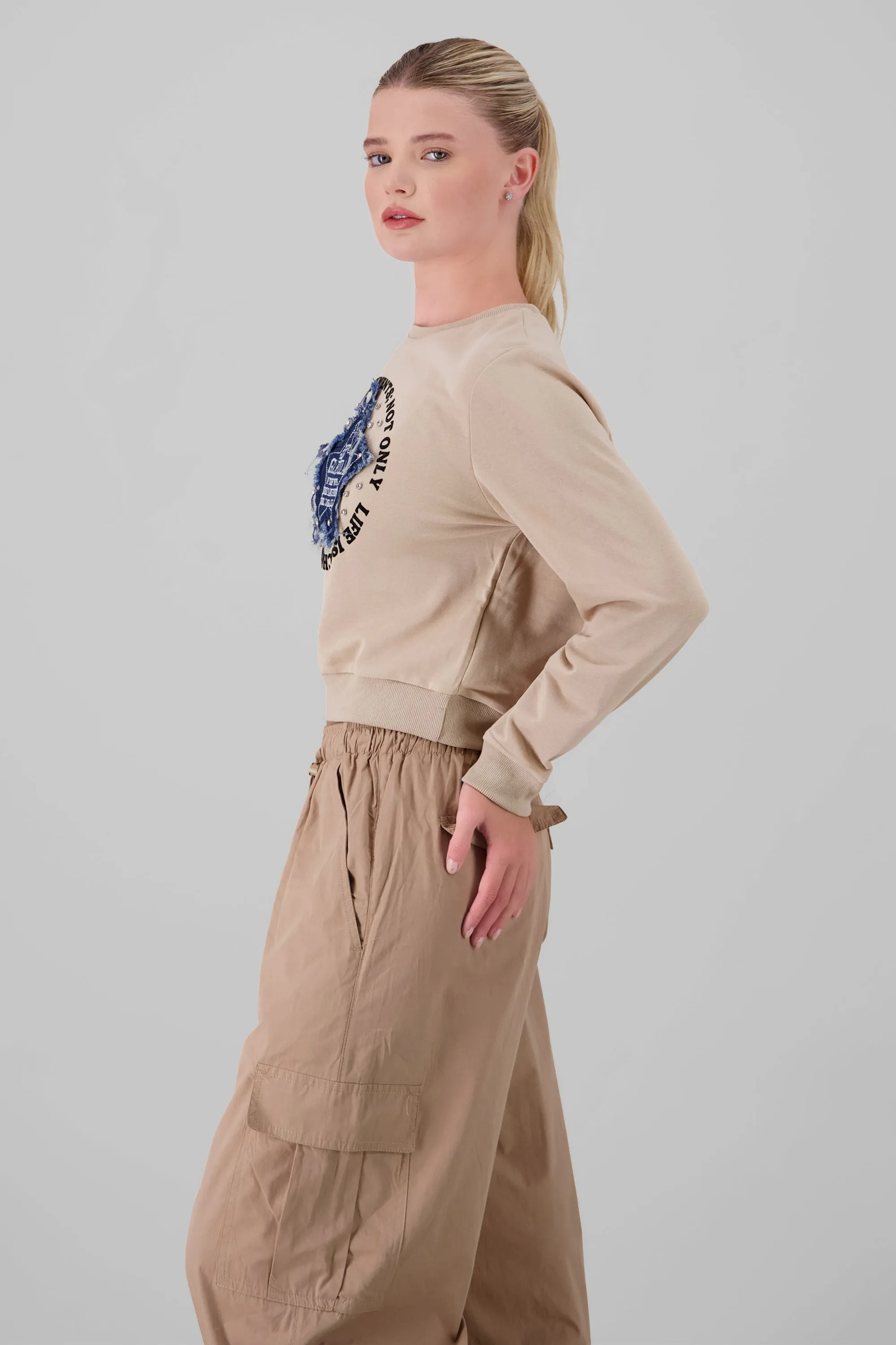 Sudadera cuello redondo detalle parche sold by Shasa product image thumbnail 3