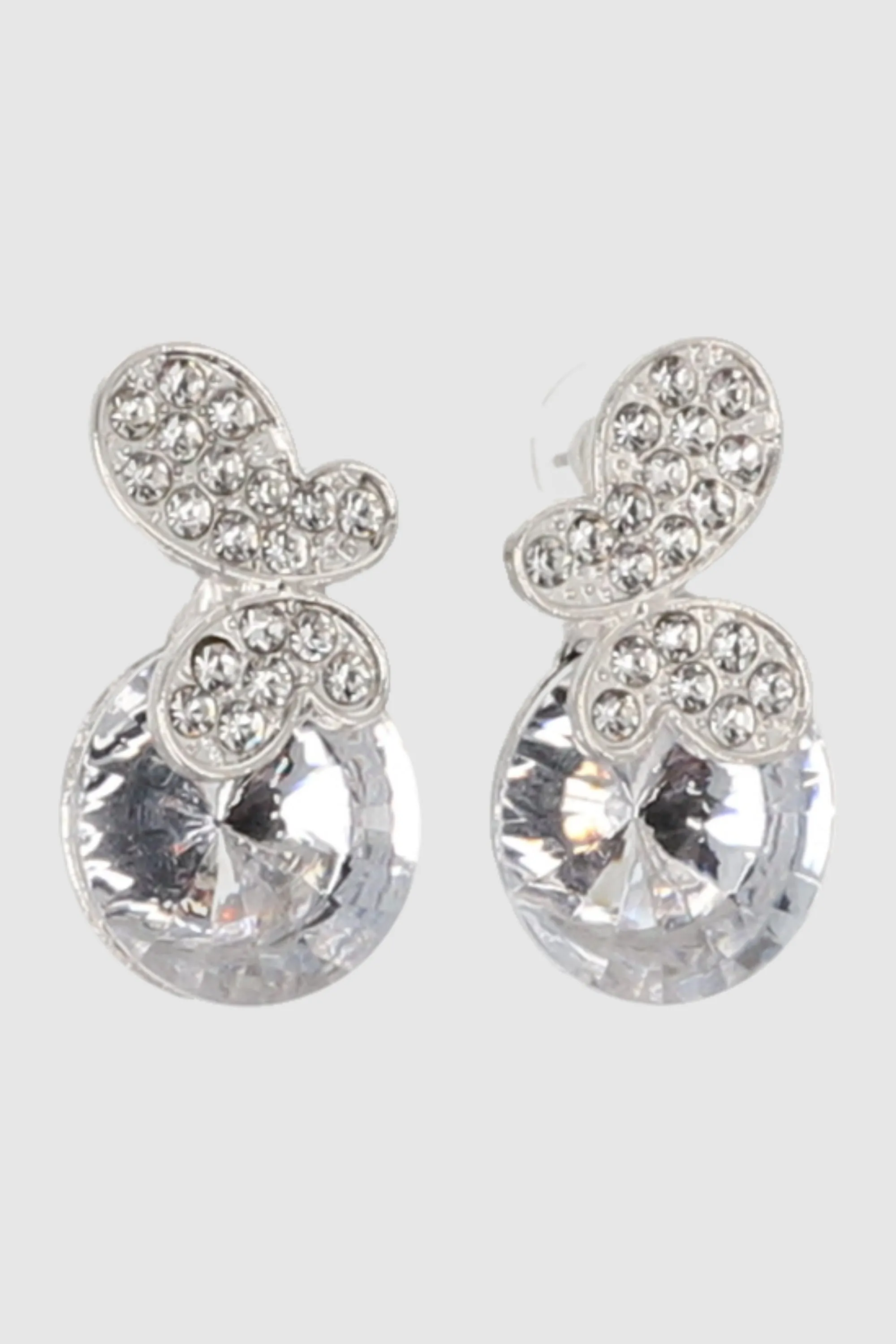 Aretes circulo mariposa sold by Shasa