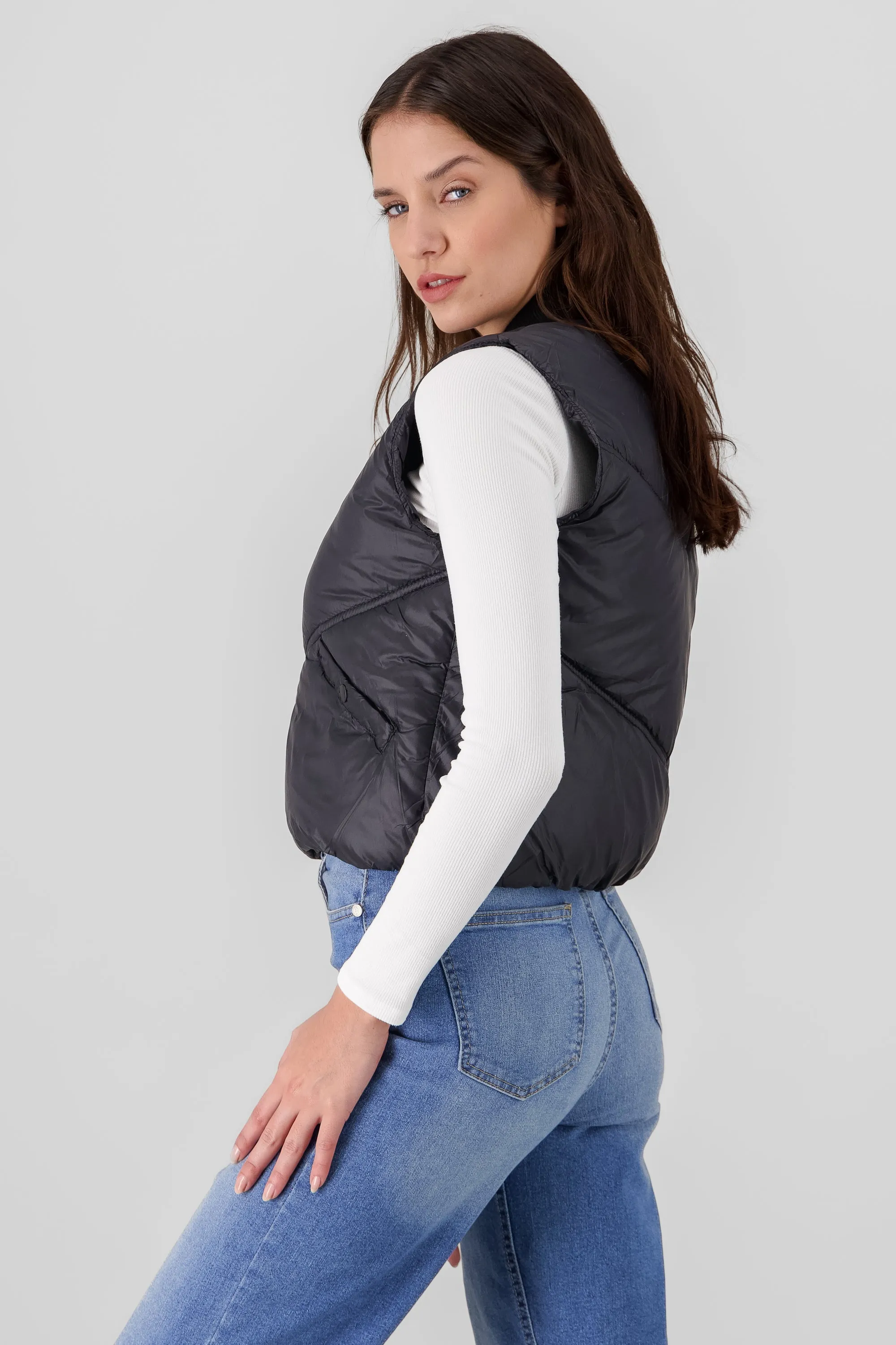 Chaleco mini puffer liso con bolsas sold by Shasa product image thumbnail 3