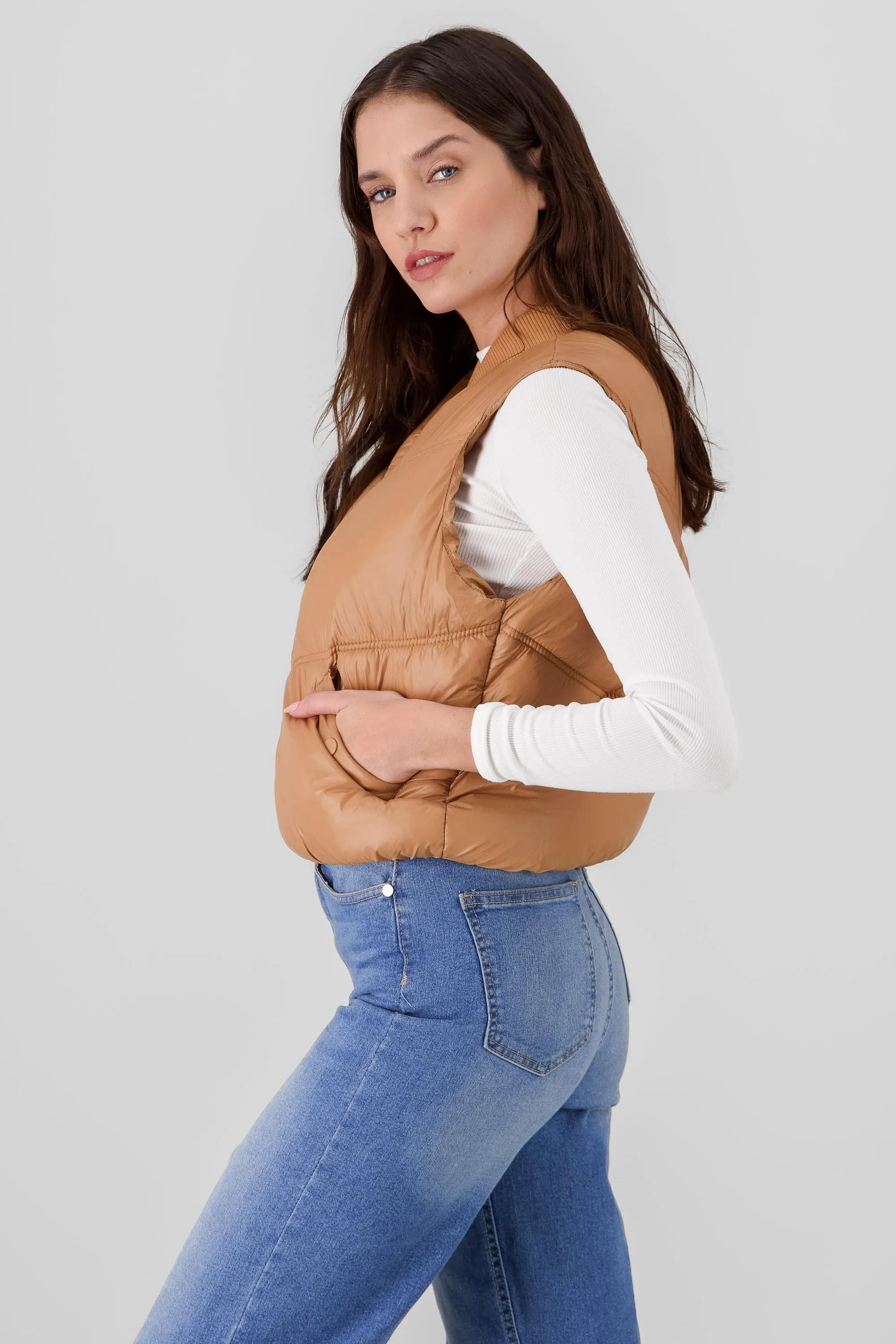 Chaleco mini puffer liso con bolsas sold by Shasa product image thumbnail 3