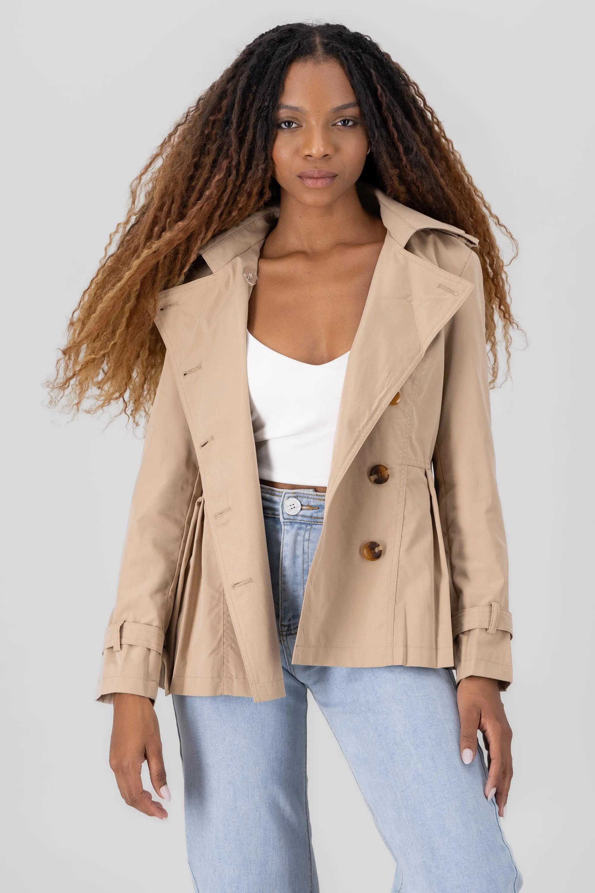 Gabardina corta cinturon sold by Shasa